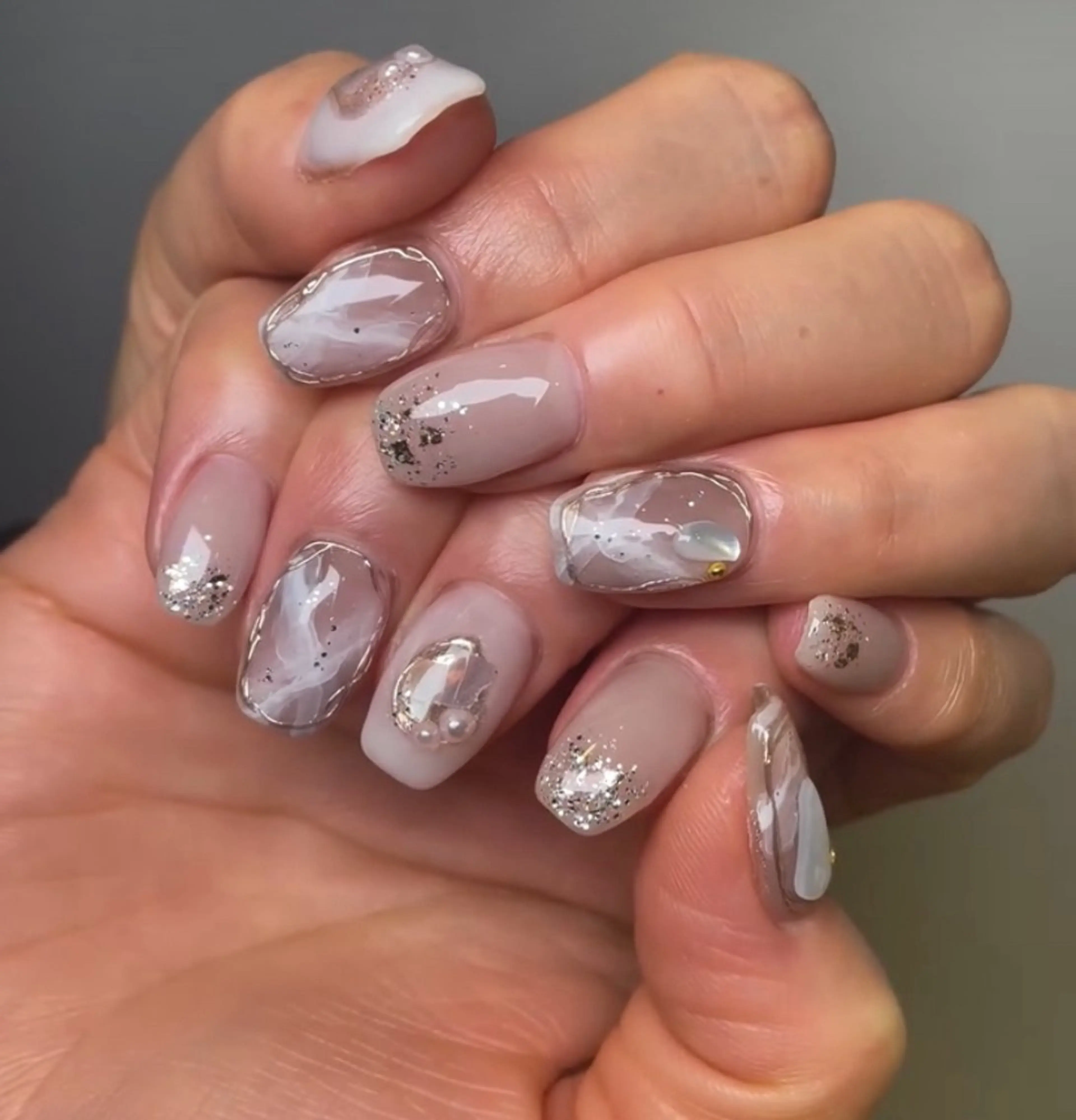 ショート 韓国風ヘア ハンドネイル パンチャパンチャ ネイルサロンのネイルデザイン