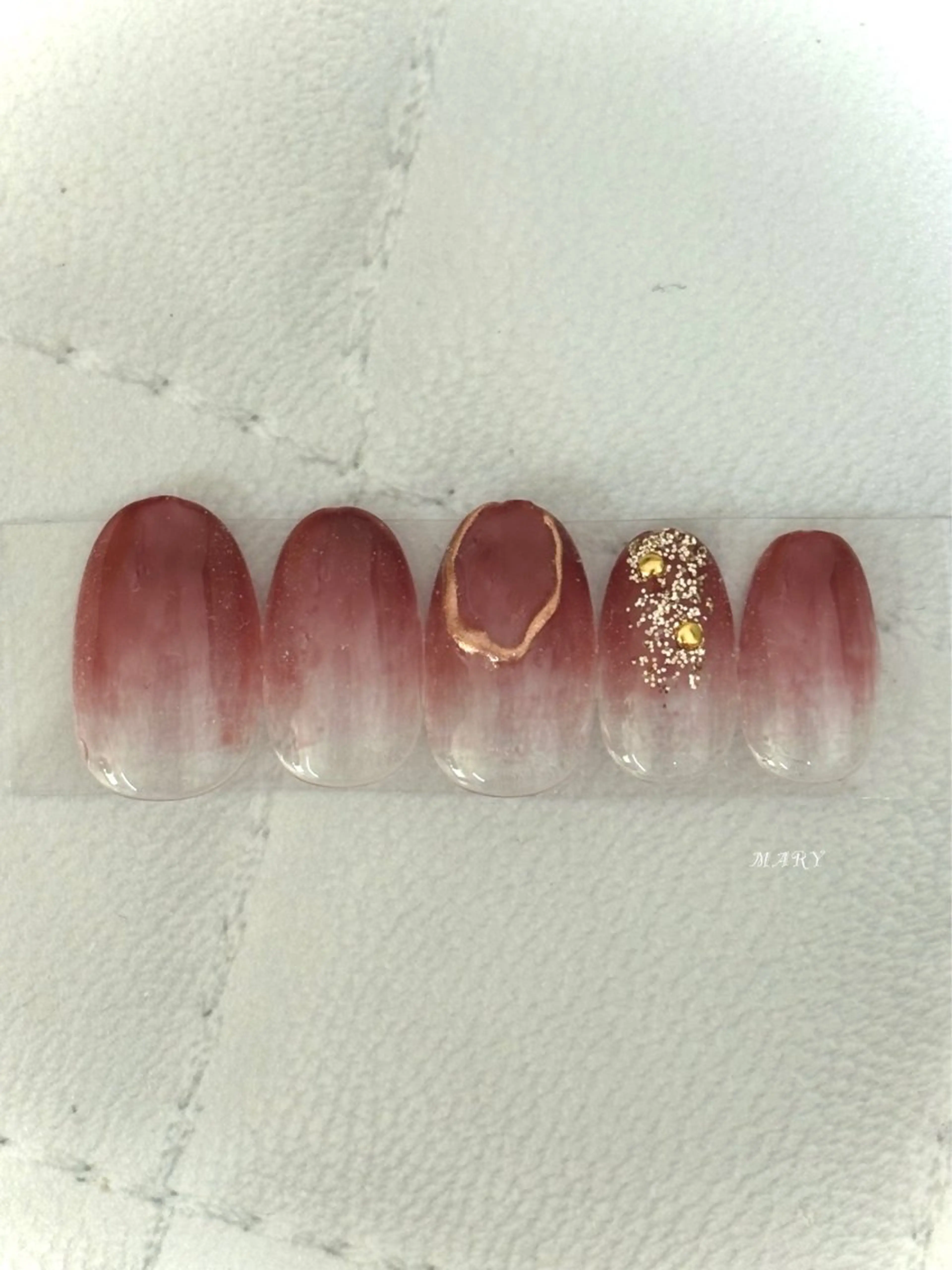 ネイル ボルドー グラデーション ニュアンスネイル ハンドネイル Mary nail所属・Mary nail .narumiのネイルデザイン
