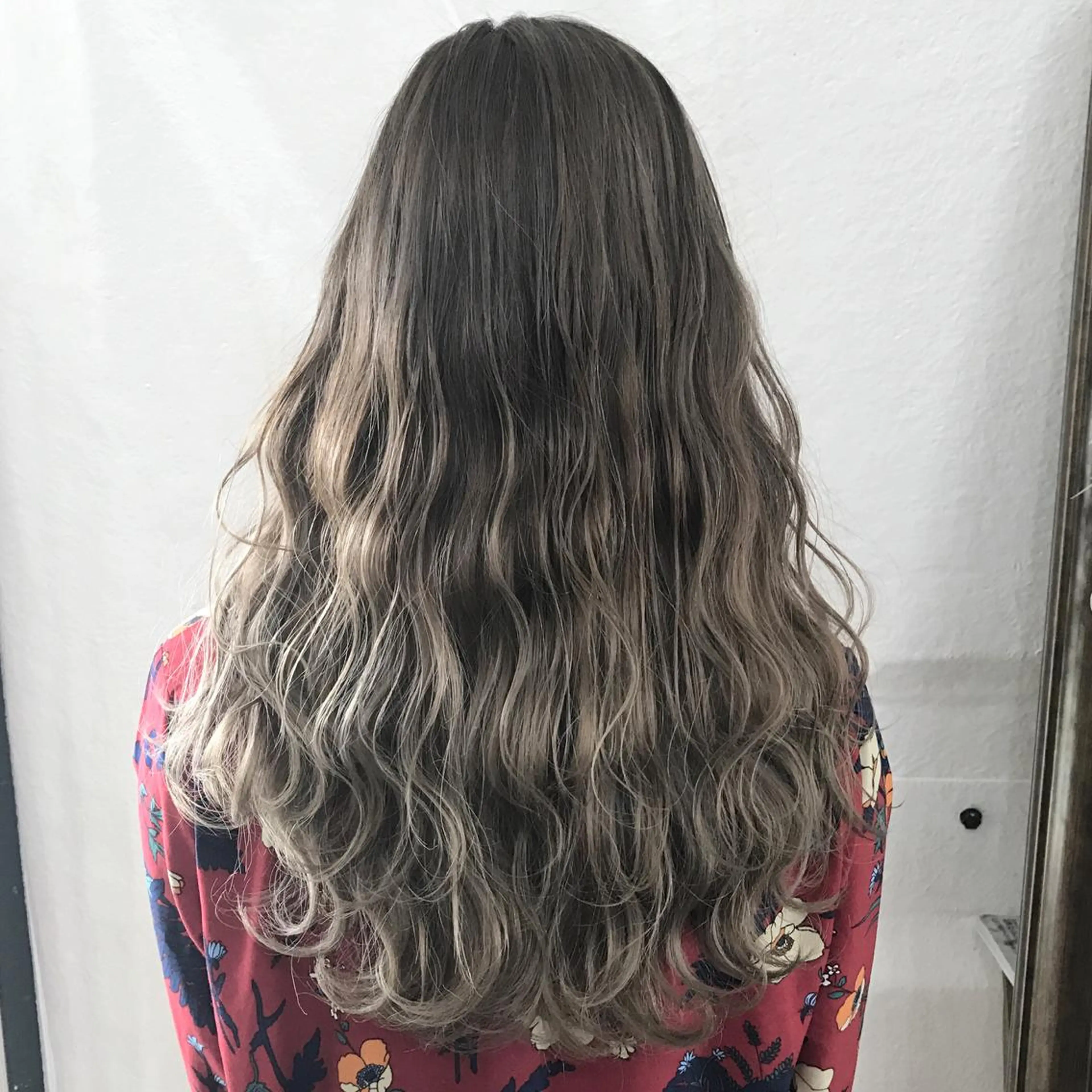 ロング カラー ブリーチ グラデーションカラー グレージュ ハイライトカラー ハイライト サロウィン所属・K-POP好き美容師 🇰🇷Kai.Yのヘアスタイル