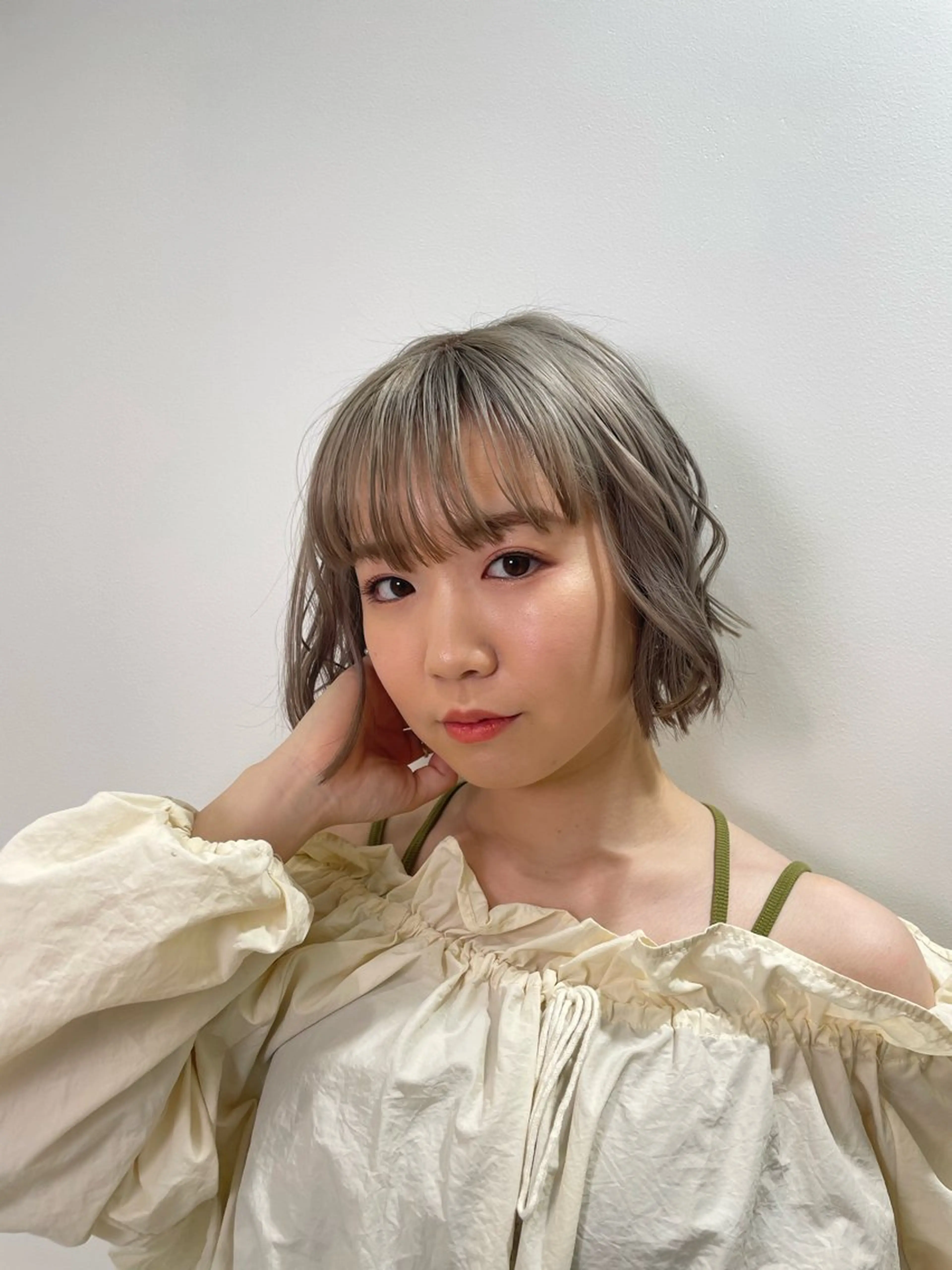 ショート カラー 小池 夏生のヘアスタイル