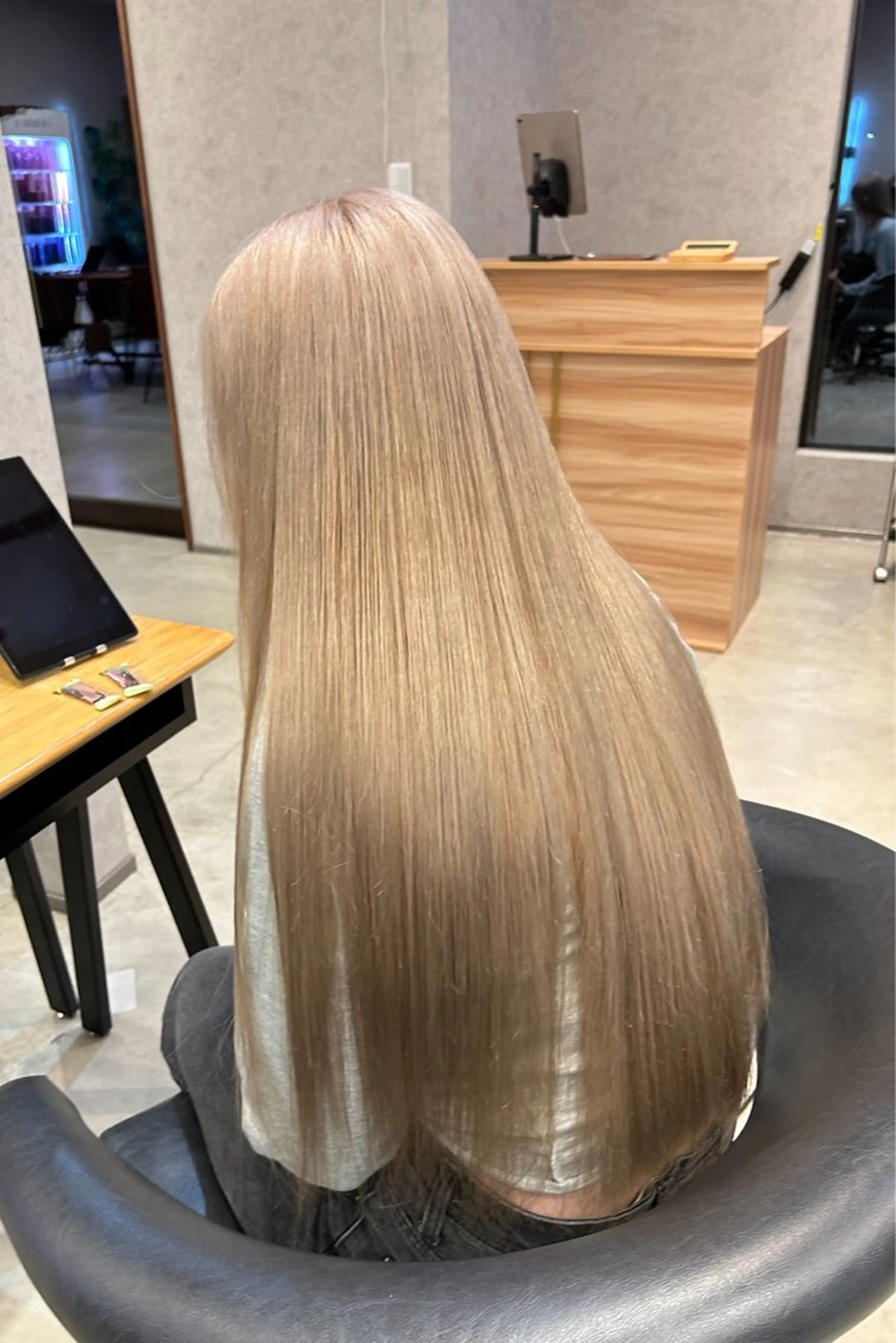 ロング カラー ベージュカラー ブリーチ ホワイトベージュ QUON.伊勢崎店所属・ブリーチ＆ハイトーン 歌 心のヘアスタイル