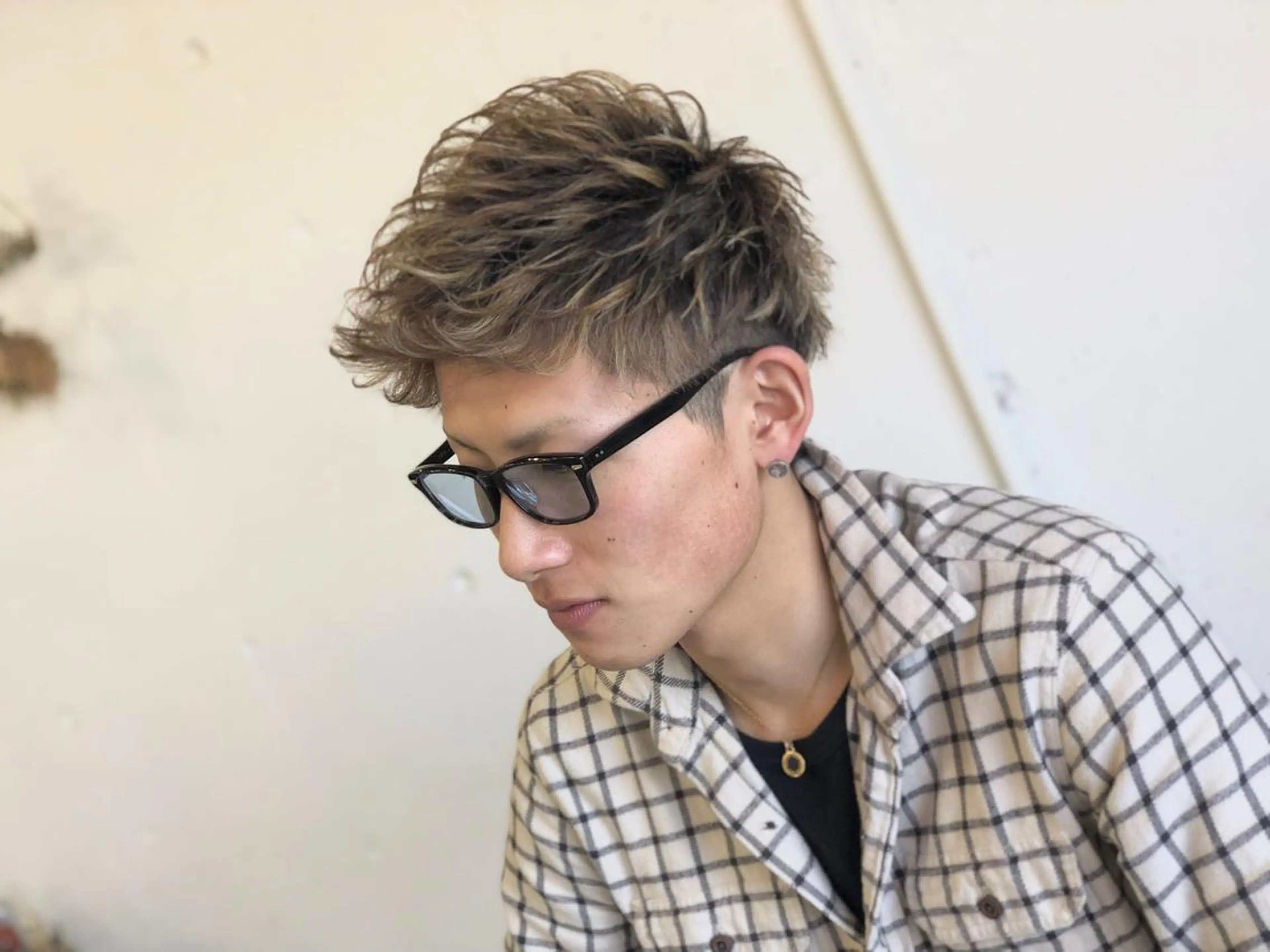 ショート カラー パーマ メンズ アップバング メンズパーマ ツーブロック カット トリートメント Bro所属・佐藤 輝幸のヘアスタイル