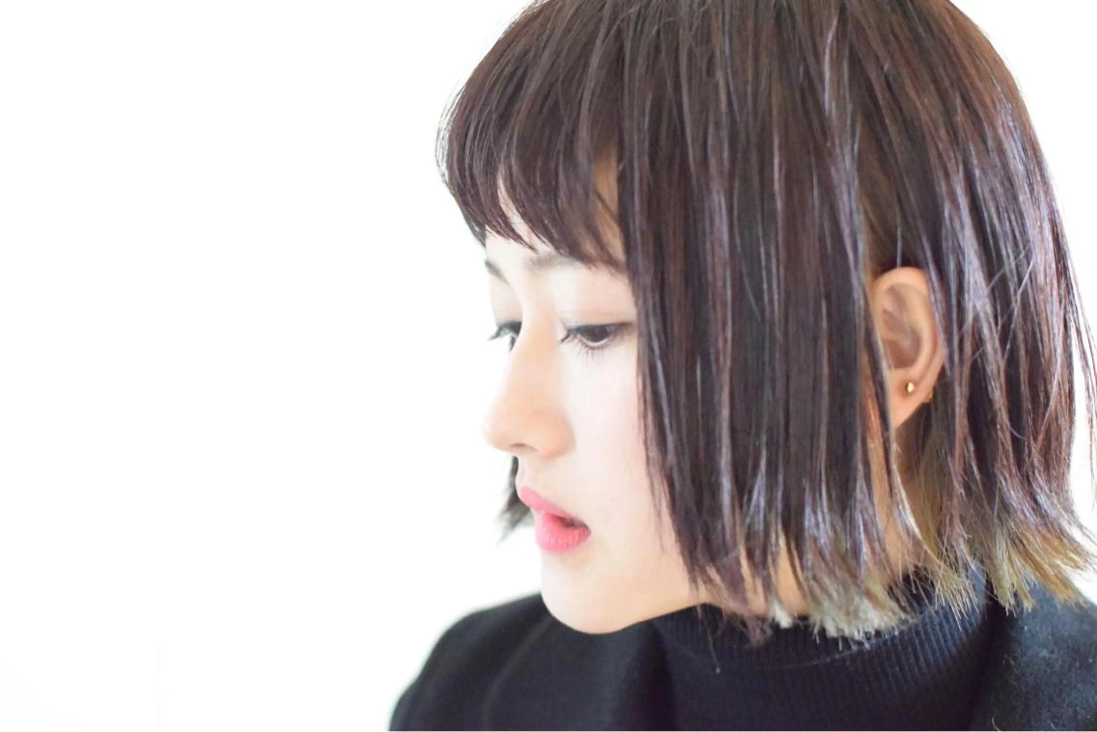 ショート ミディアム カラー ヘアアレンジ 切りっぱなしボブ アッシュ インナーカラー バイオレットカラー ボブ 今泉 直裕のヘアスタイル