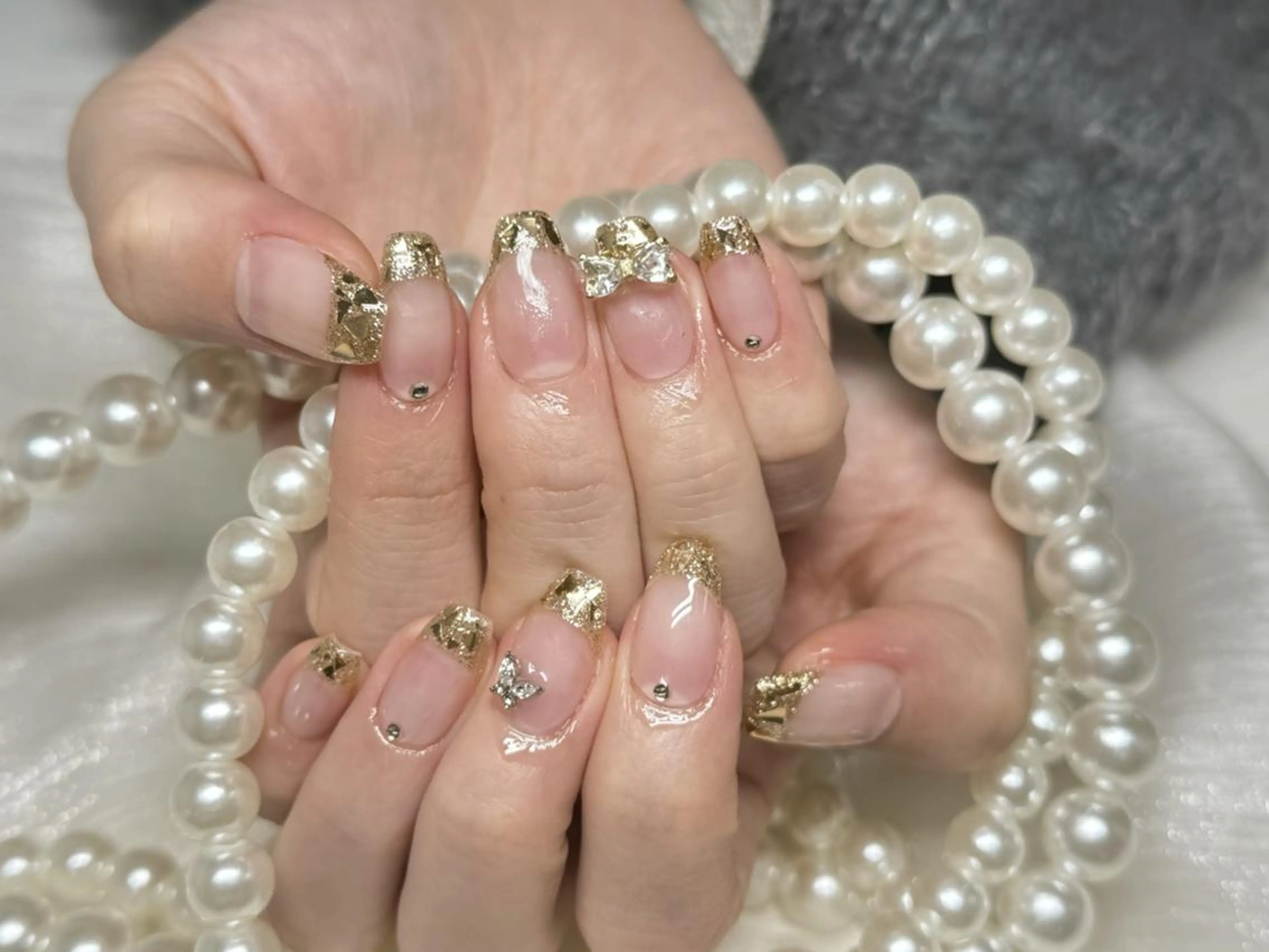 ネイル オーロラネイル 長さ出し フレンチネイル ガーリー キラキラネイル ハンドネイル Lucky nail salonのネイルデザイン