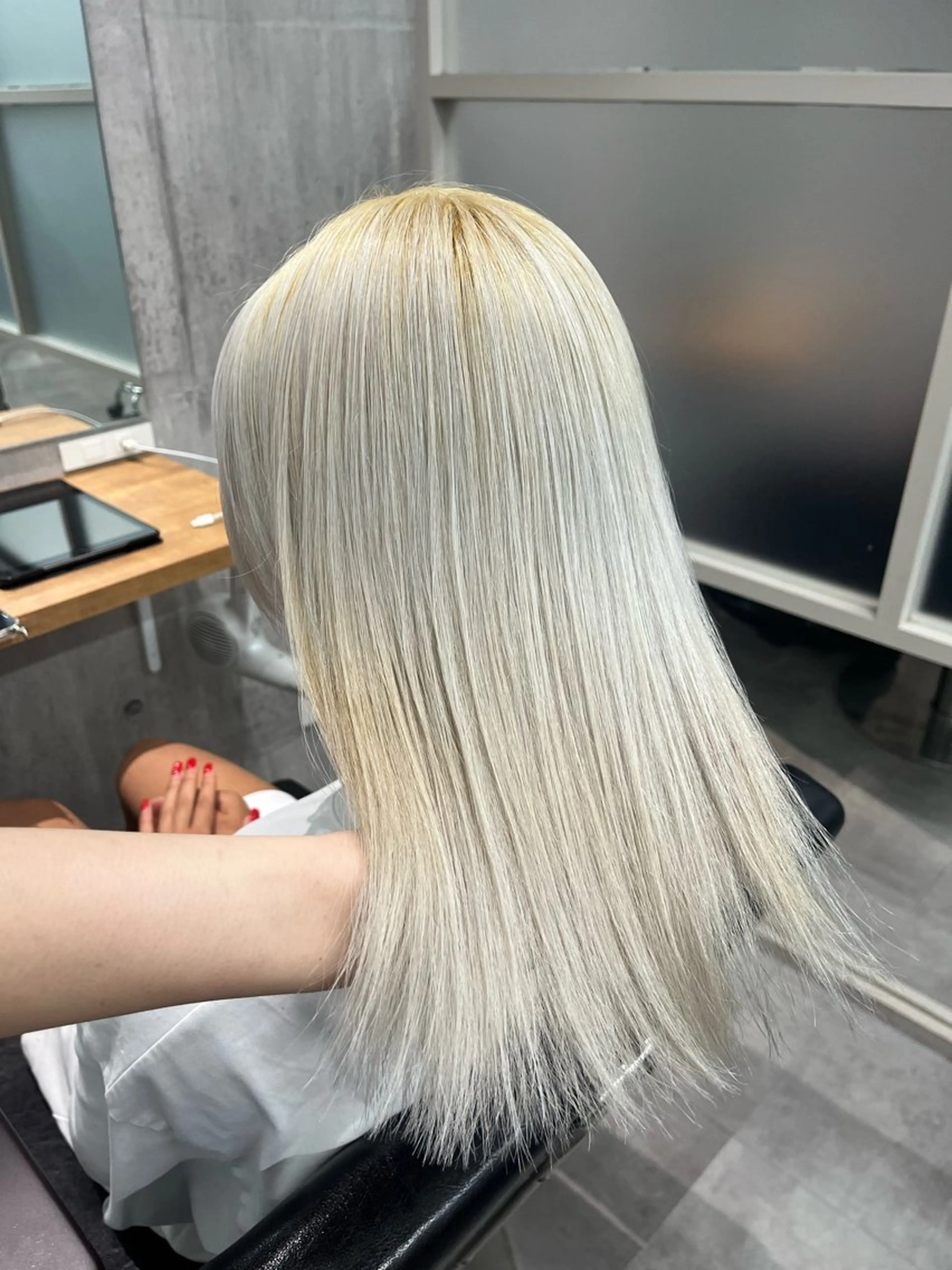 ロング カラー カット ヘアカラー トリートメント ヘアセット newi赤羽 HINATAのヘアスタイル