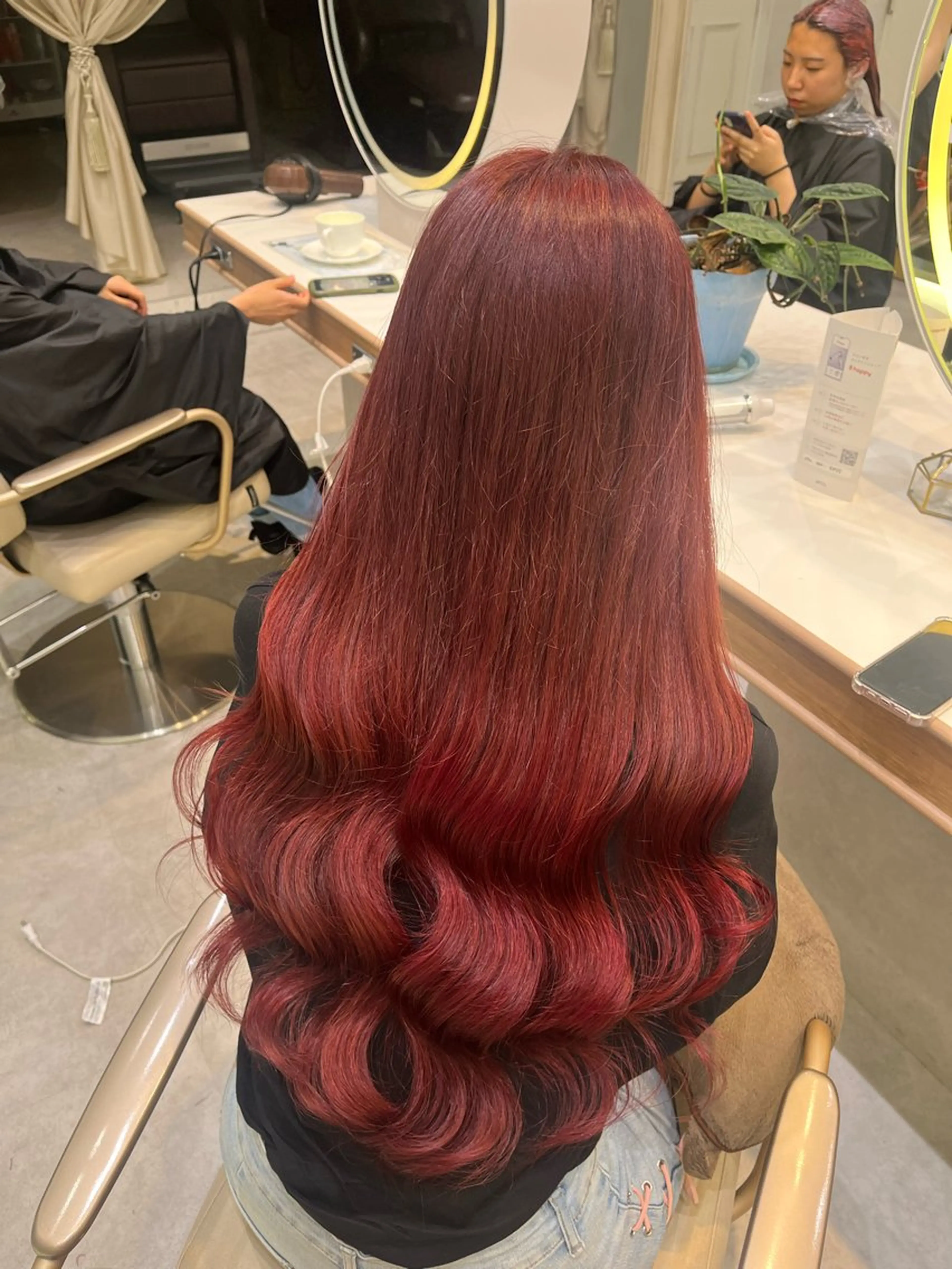 ロング カラー 𝑴𝑰𝑨🎀赤髪 /ピンク/髪質改善のヘアスタイル