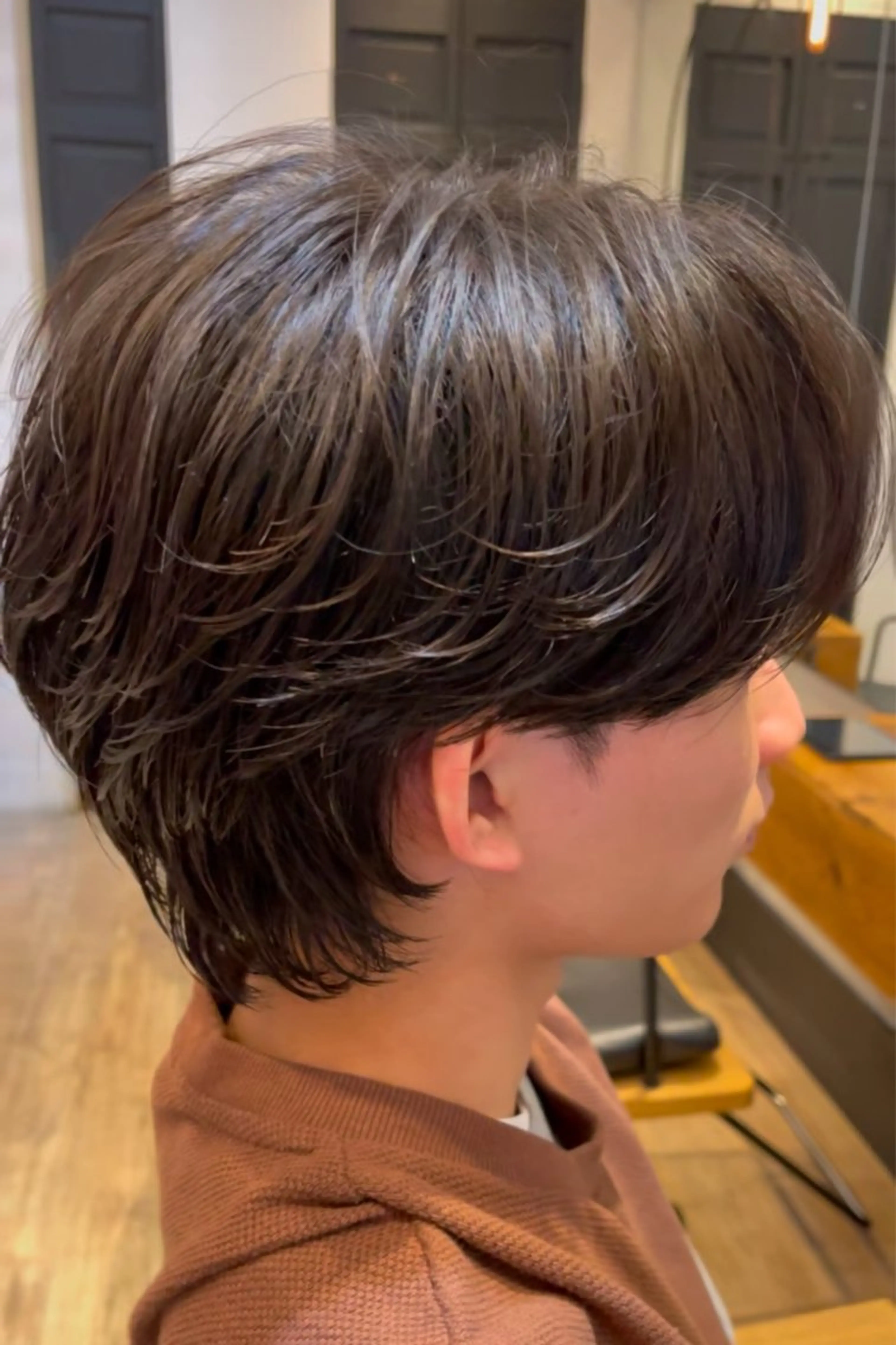 ショート パーマ メンズ ビジネス センターパート フェードカット メンズ韓国風 マッシュ カット パーマ トリートメント ヘアセット 新宿メンズ専門 髪質改善パーマ特化のヘアスタイル