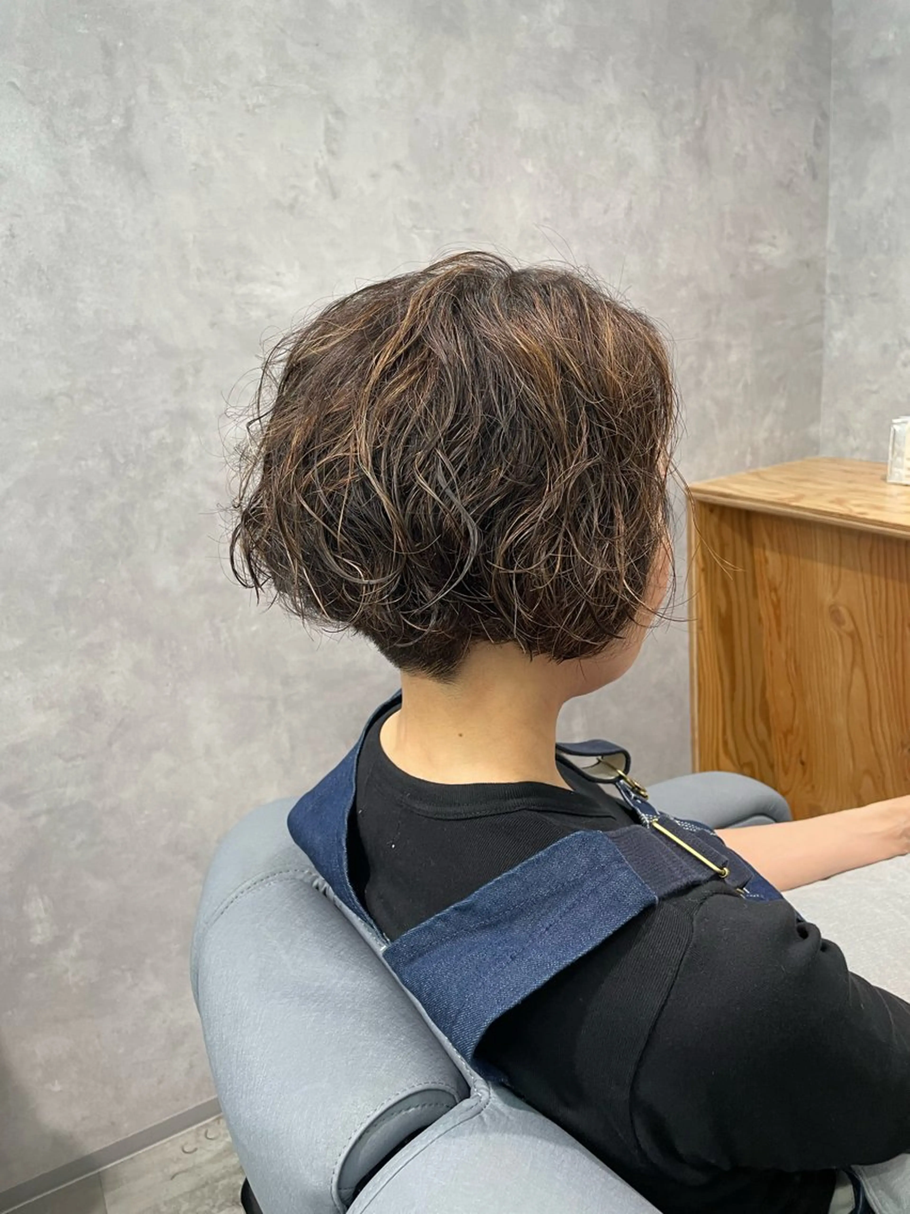 ショート カラー 黒岩 梨沙のヘアスタイル