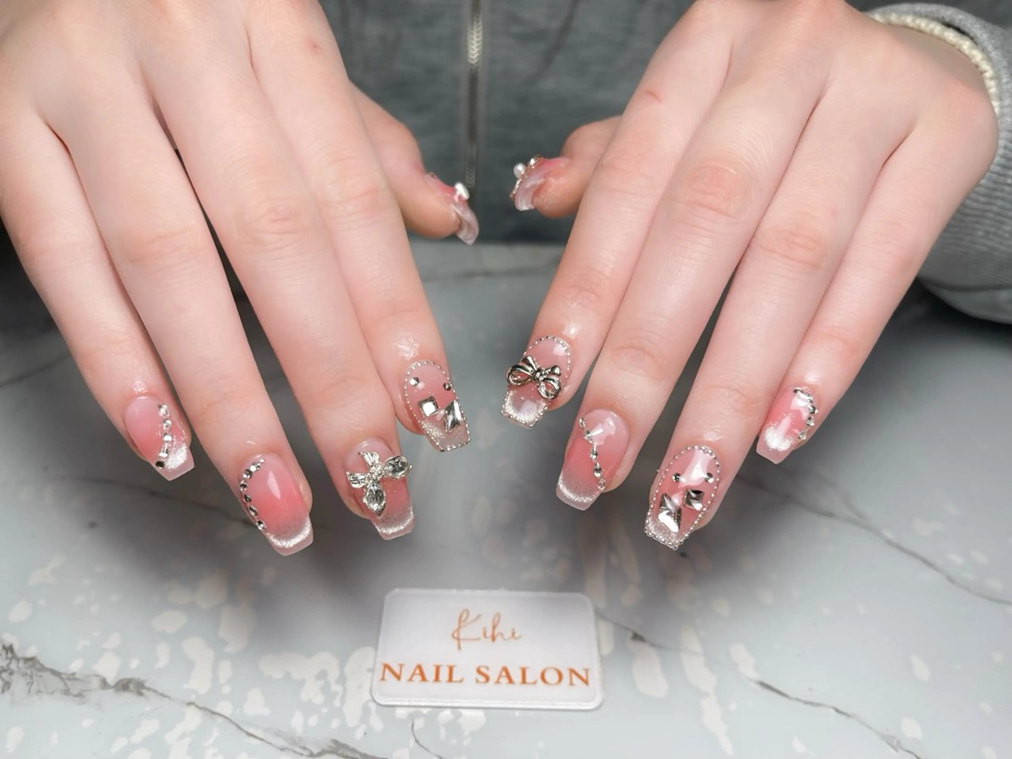 ネイル アートネイル フレンチネイル ジェルネイル グラデーション 韓国ネイル ハンドネイル 💕鈴木ユリ パラジェル/オフ無料のネイルデザイン