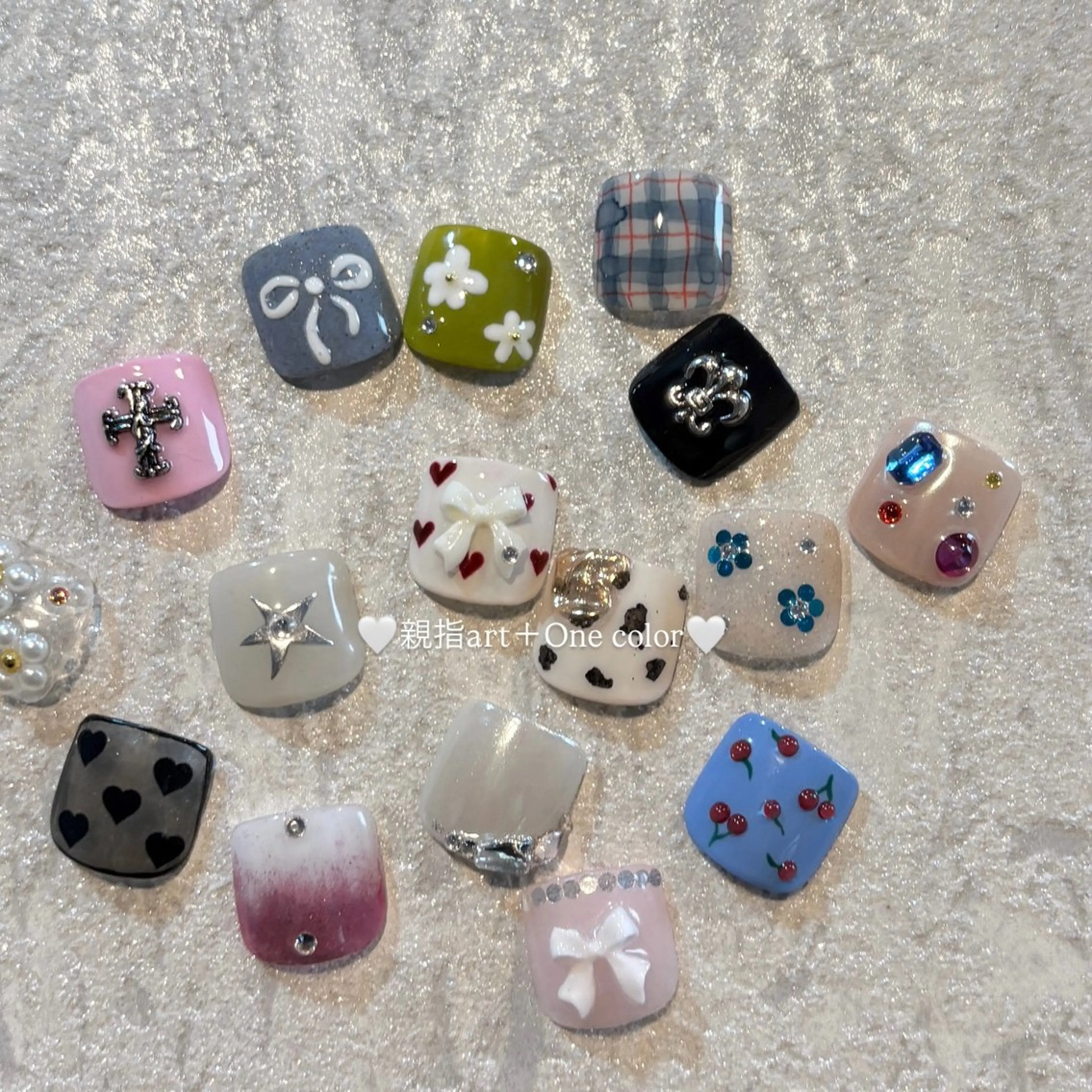 フット👣ネイル（親指design＋ワンカラー）オフ無しの写真