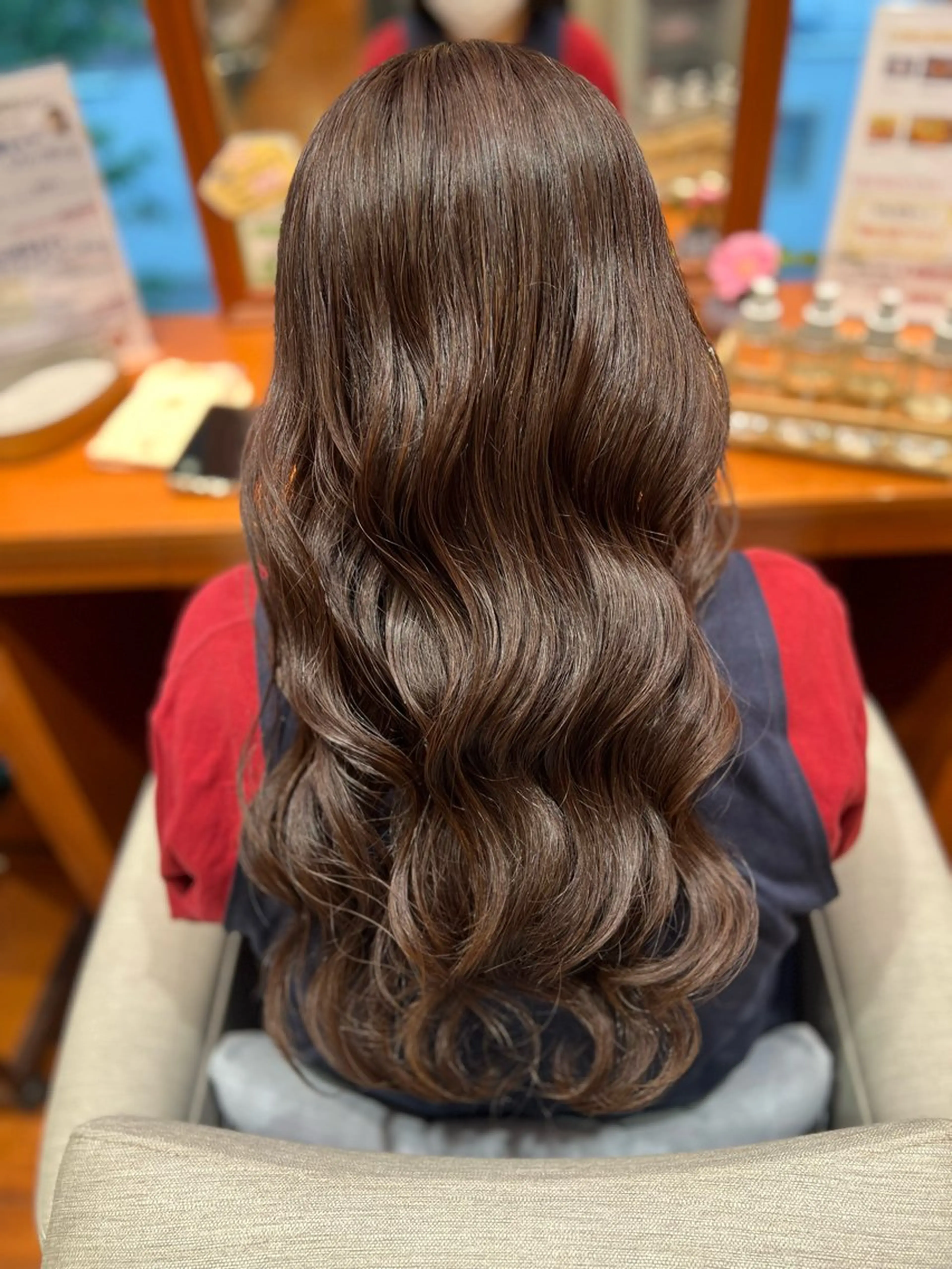 ロング カラー グラースアンジュ浦和ワシントンホテル店所属・新井 愛佳のヘアスタイル