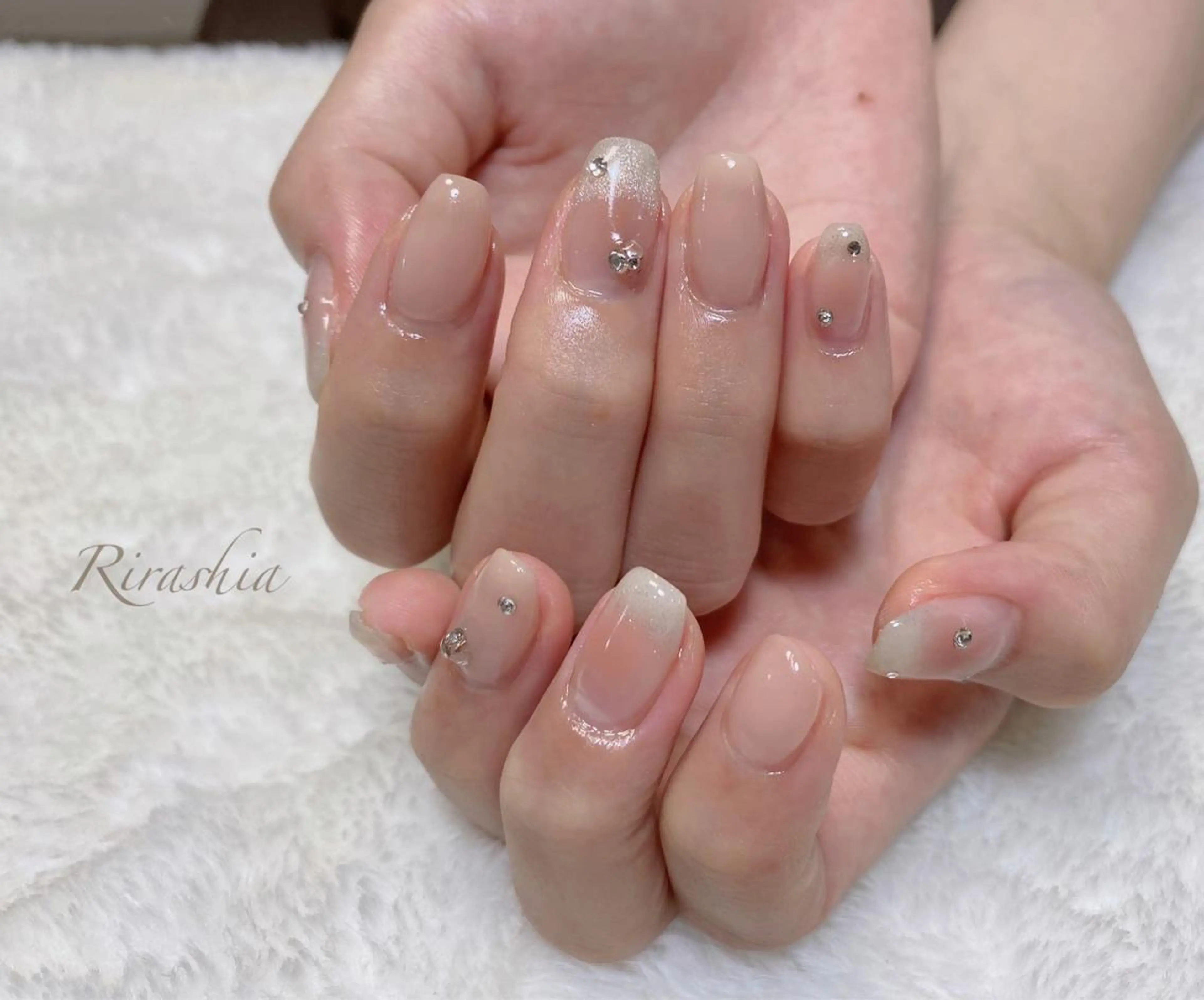 【持込デザイン/4本アート/オフ込】《初回10%OFF》お好きな4本アートやり放題(ケア&保湿ハンドマッサージ付)の写真