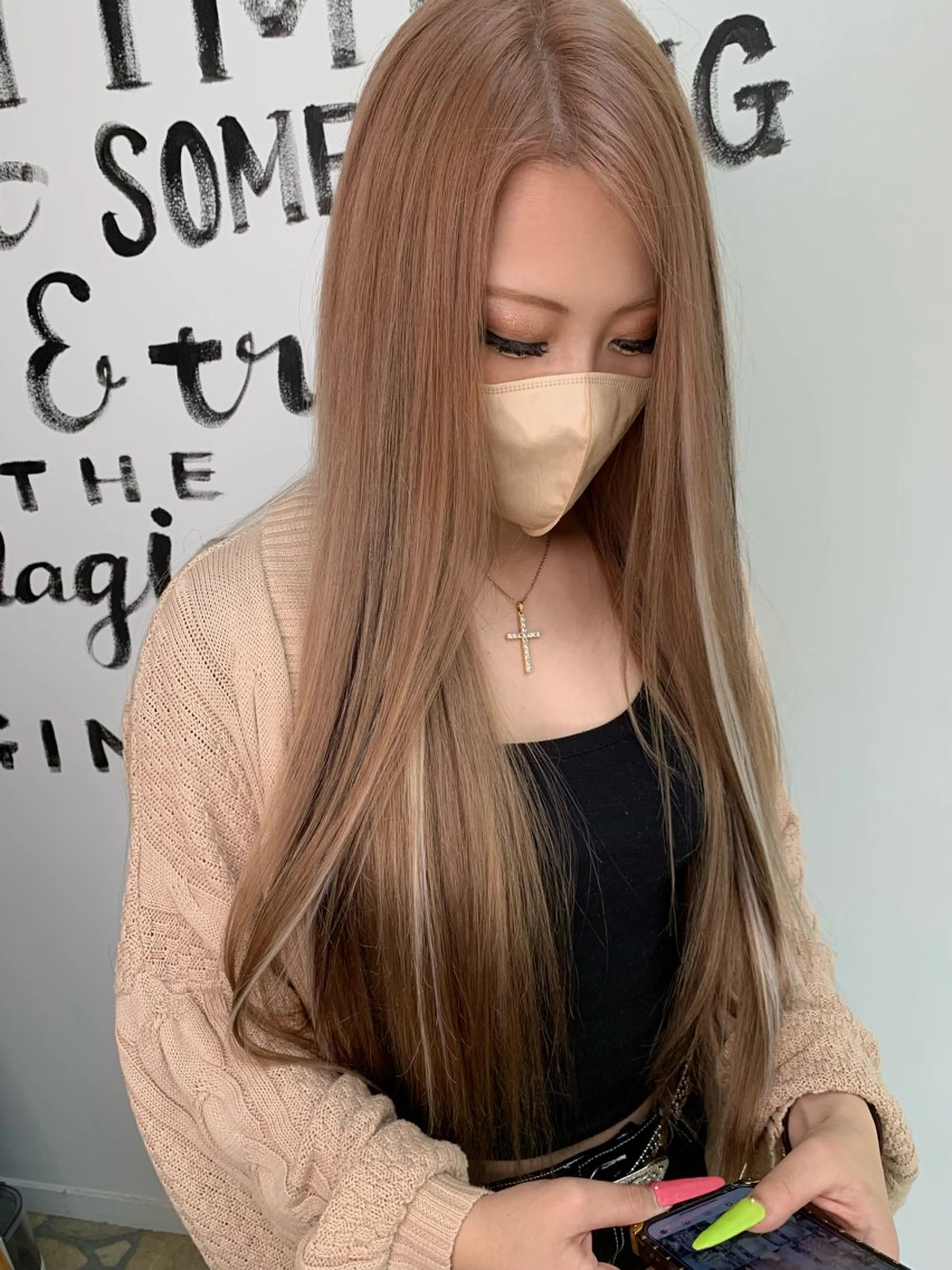 ロング カラー シールエクステ ベージュカラー 黒髪 ブラウンカラー ハイライトカラー ヘアカラー トリートメント エクステ 小笠原 菜緒のヘアスタイル