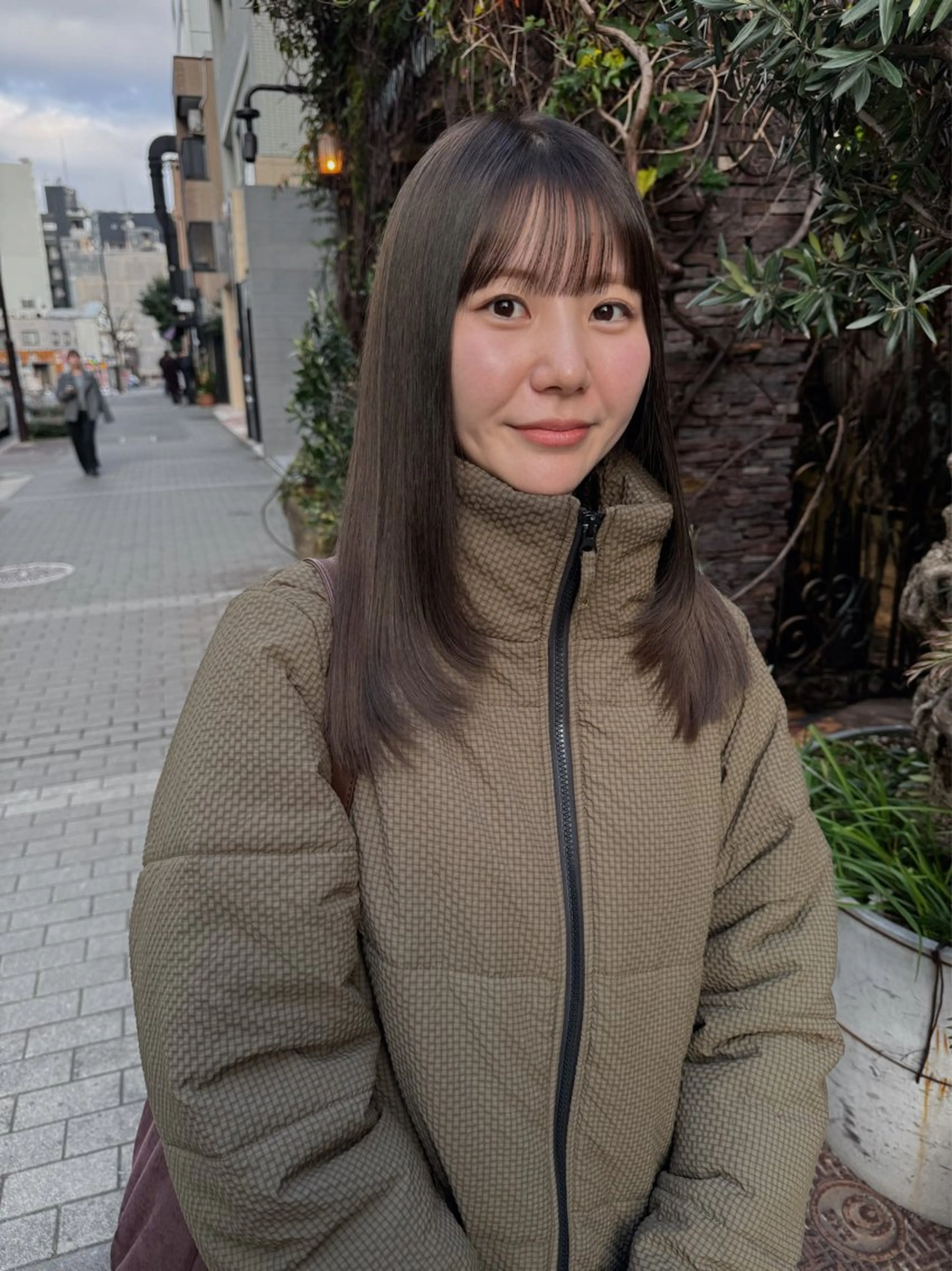 セミロング カラー ベージュカラー オリーブベージュ 名古屋レイヤーカット LORENハダのヘアスタイル