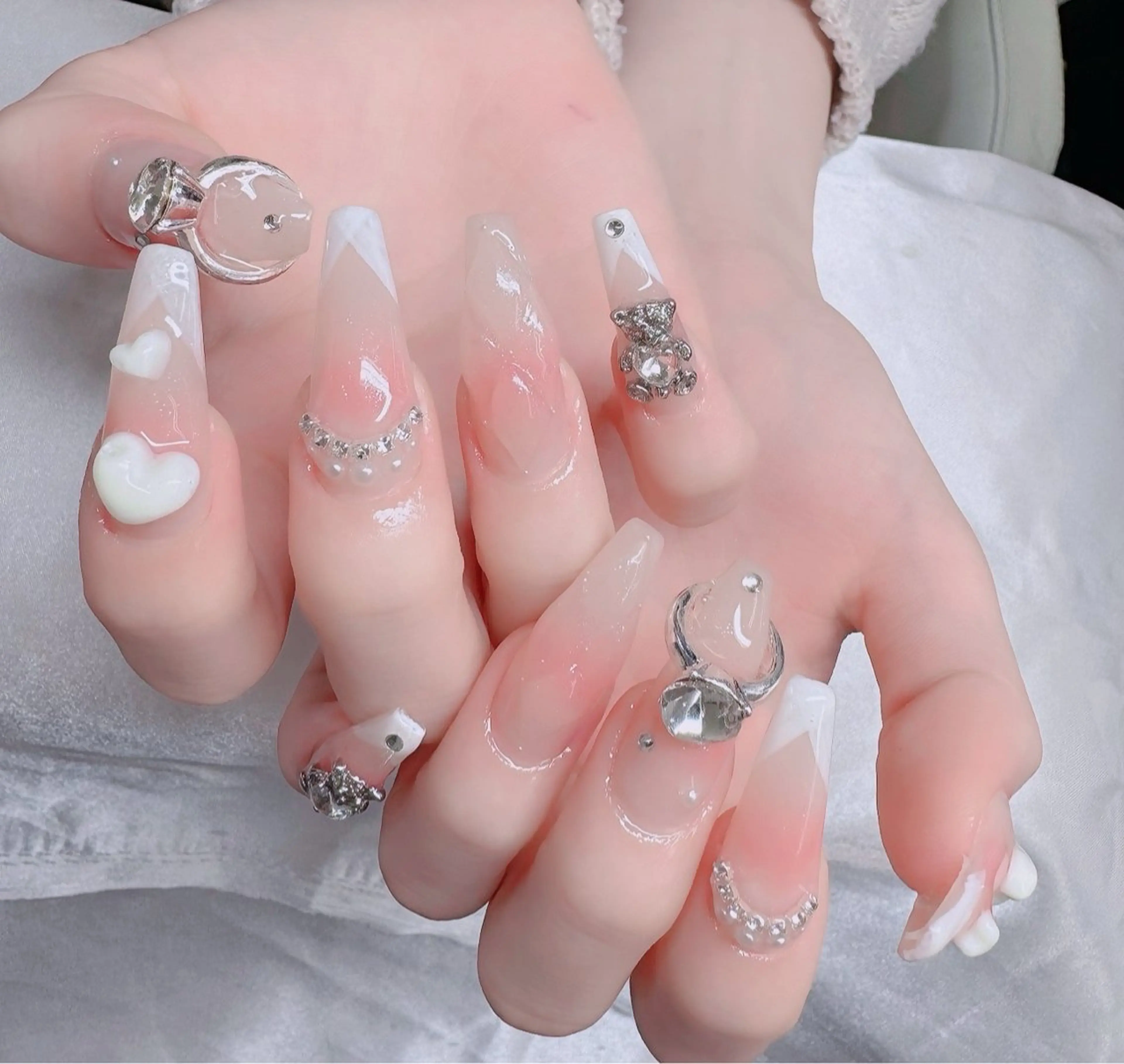 ネイル フレンチネイル ジェルネイル ガラスフレンチ ハロウィン ハート H.baby Nail Salonのネイルデザイン