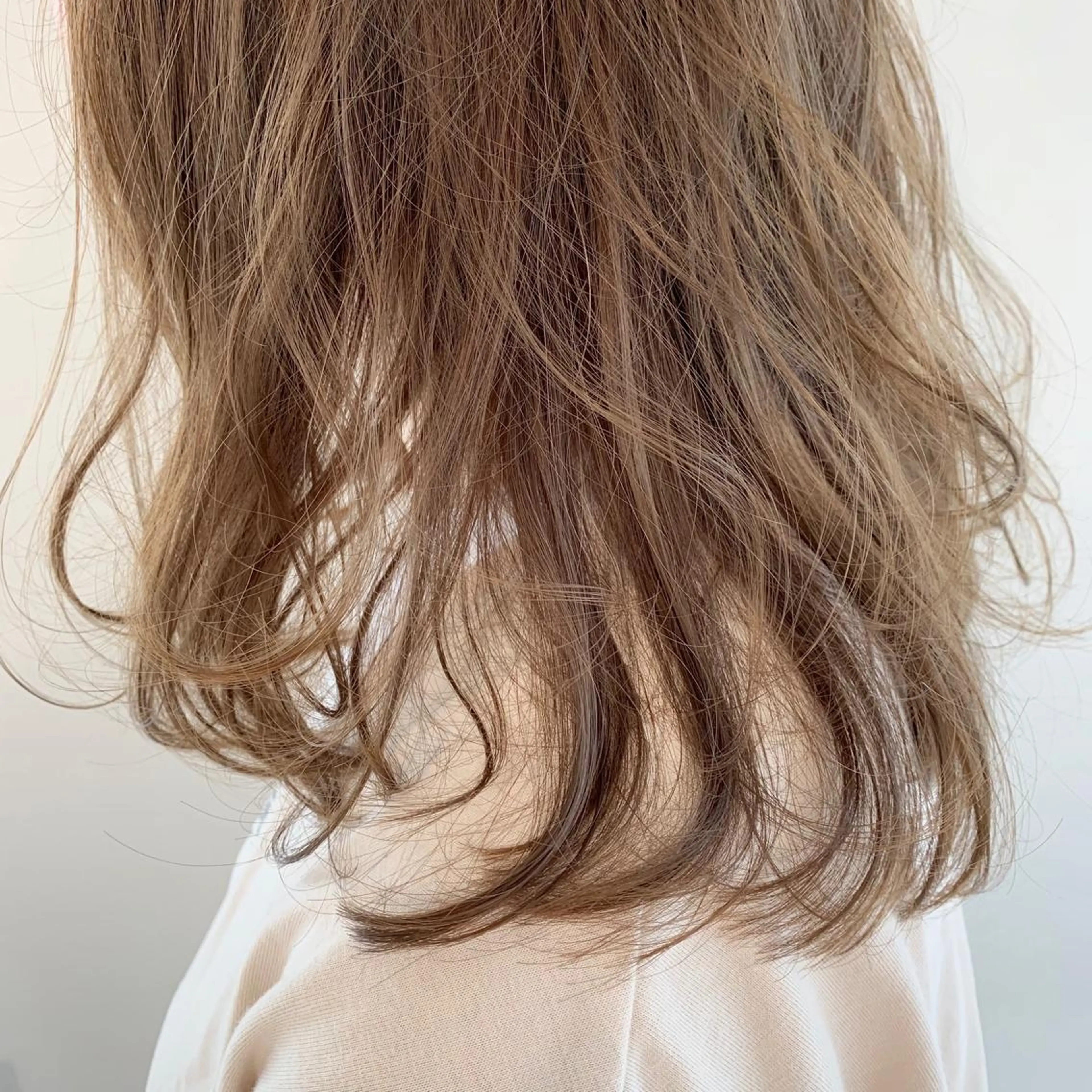 セミロング カラー パーマ ヘアアレンジ ベージュカラー カット ヘアカラー 加藤 綾華のヘアスタイル