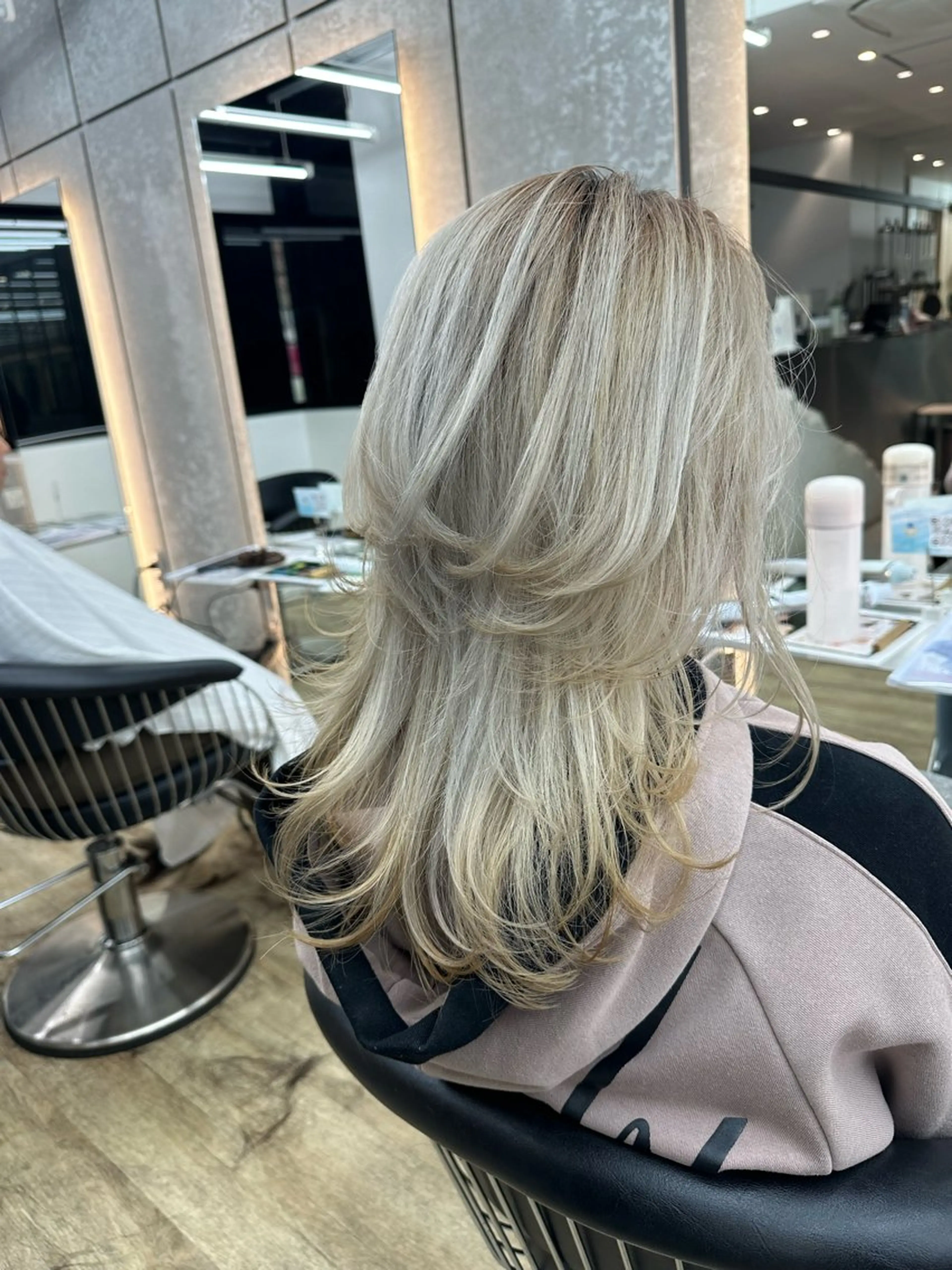 セミロング ハイレイヤー レイヤーカット カット トリートメント 縮毛矯正/髪質改善 /ボブ/ともきのヘアスタイル