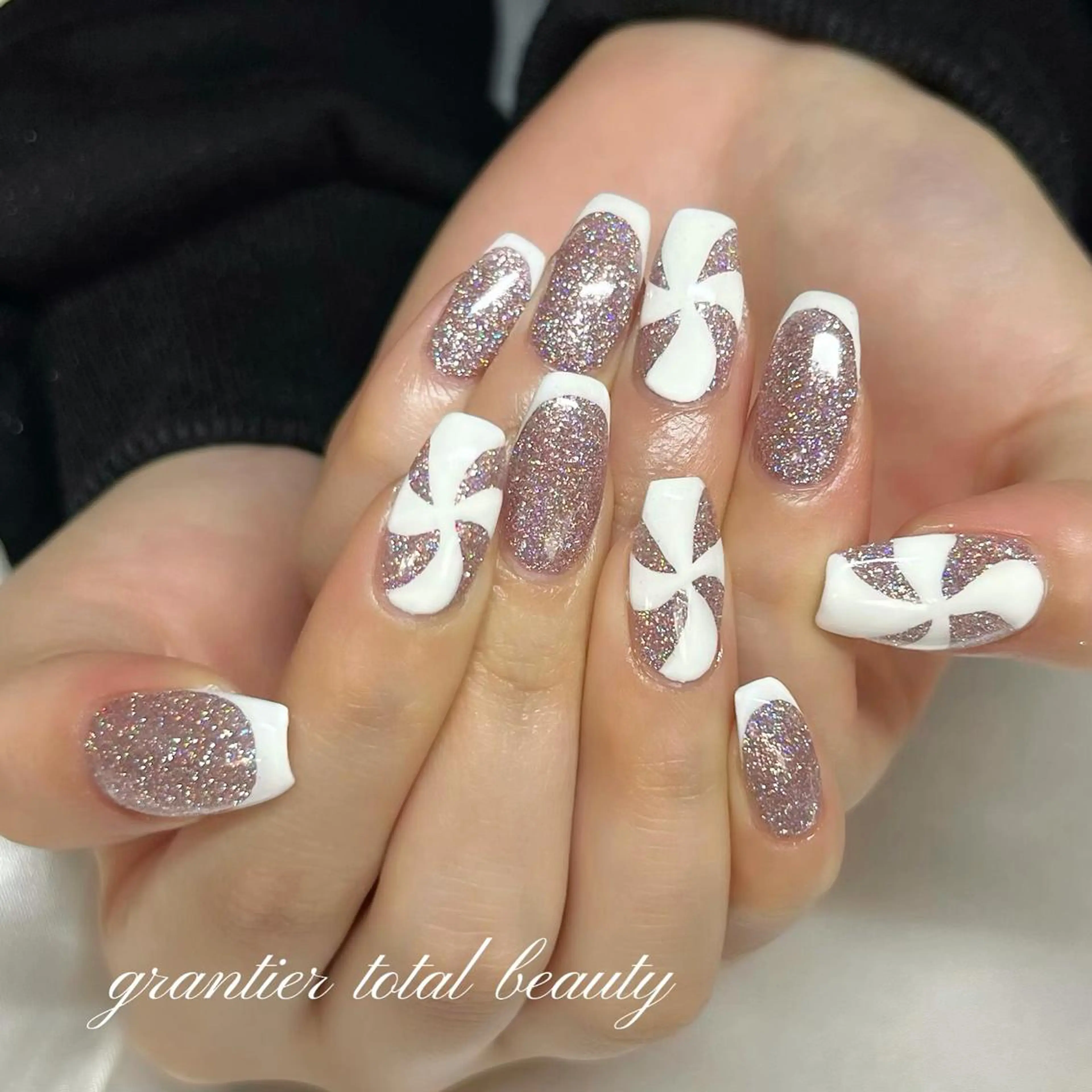ネイル フラッシュネイル キラキラネイル ラメ(グリッター) ハンドネイル フットネイル grantier beautyのネイルデザイン