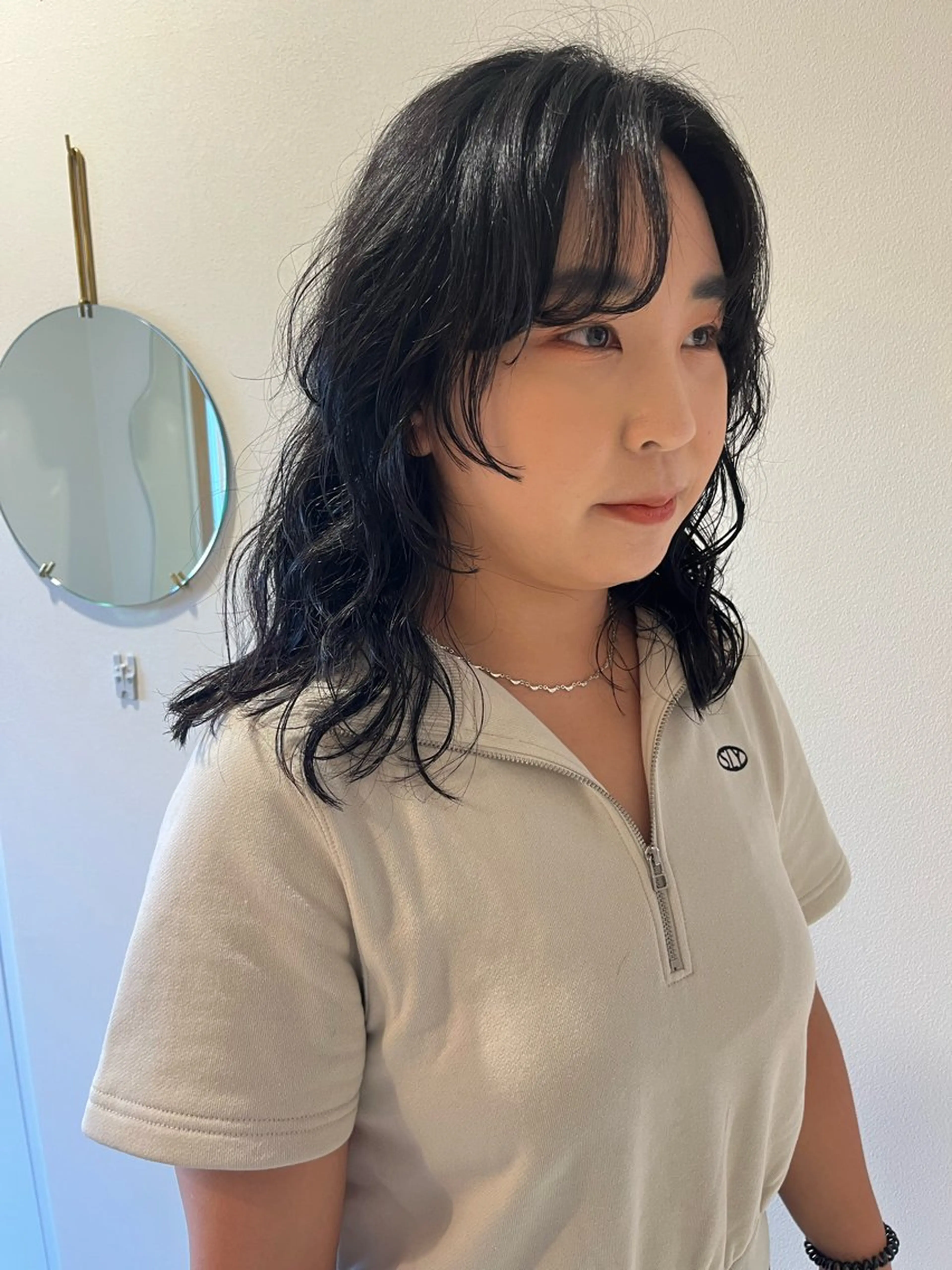 ミディアム パーマ pu+on. nailworks所属・fuyumi / ニュアンスネイルのネイルデザイン