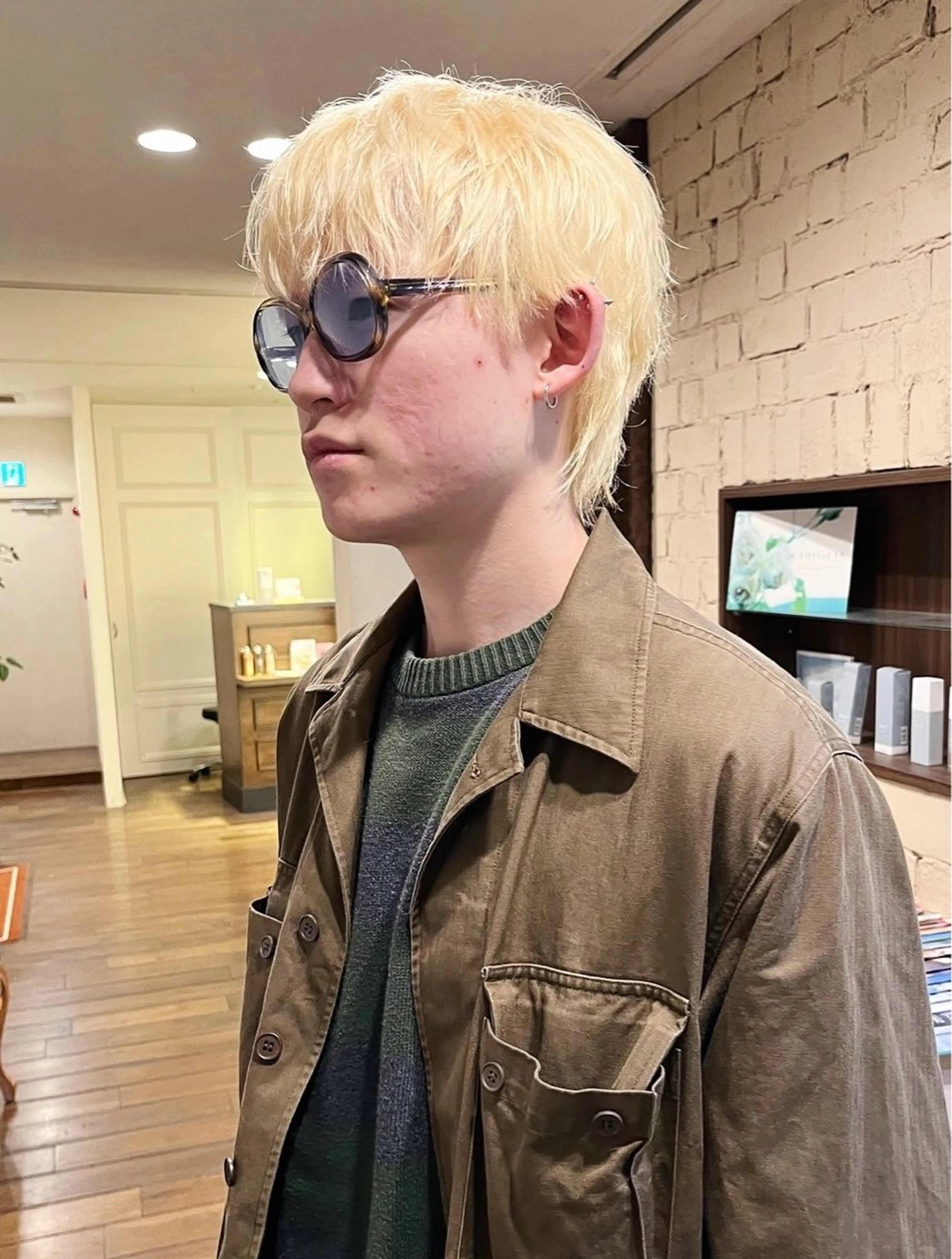 メンズカット＋ブリーチ＋オンカラーの写真