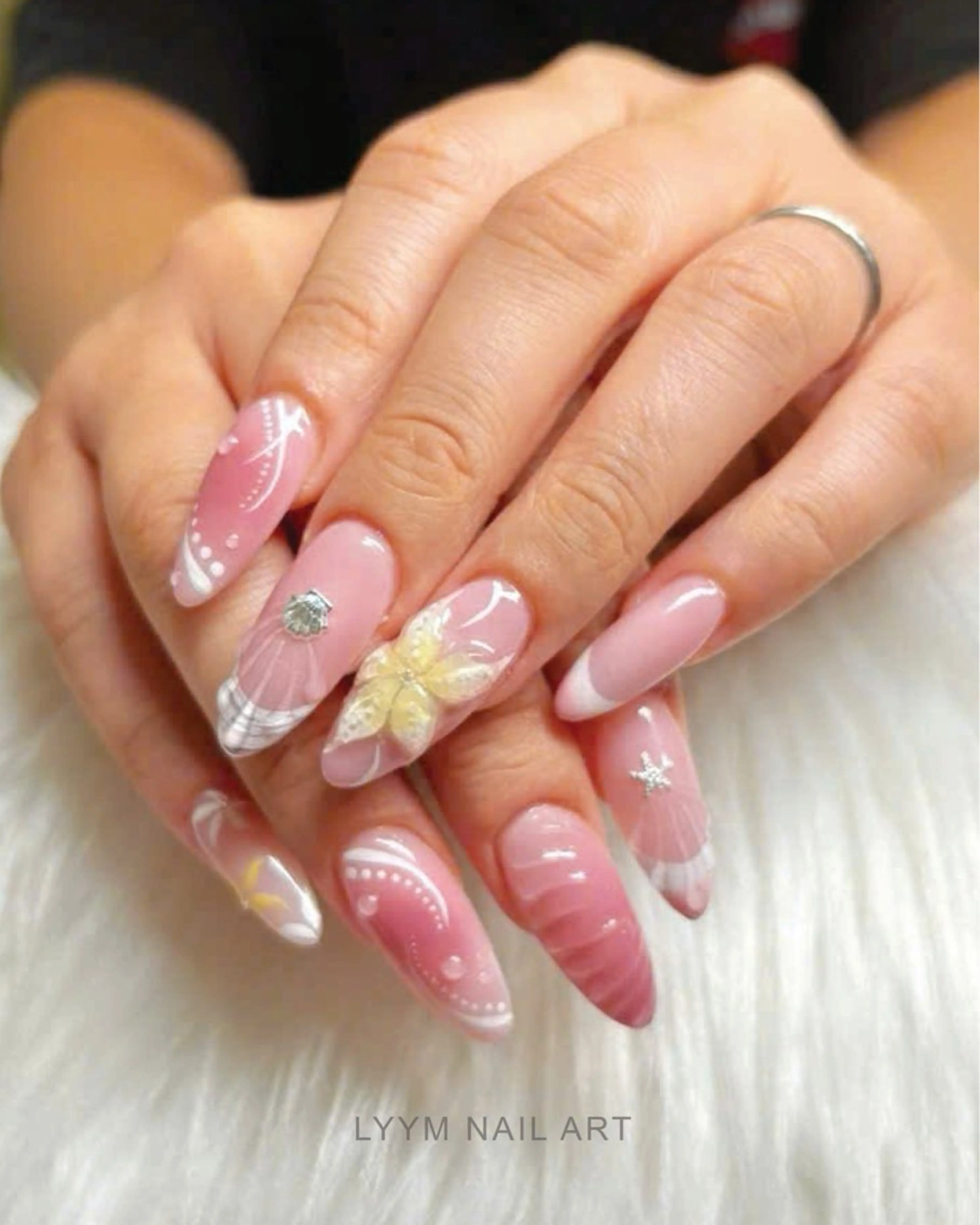 ネイル 長さ出し ガーリー 韓国ネイル ピンク 夏ネイル ハンドネイル LYYM Salonのネイルデザイン