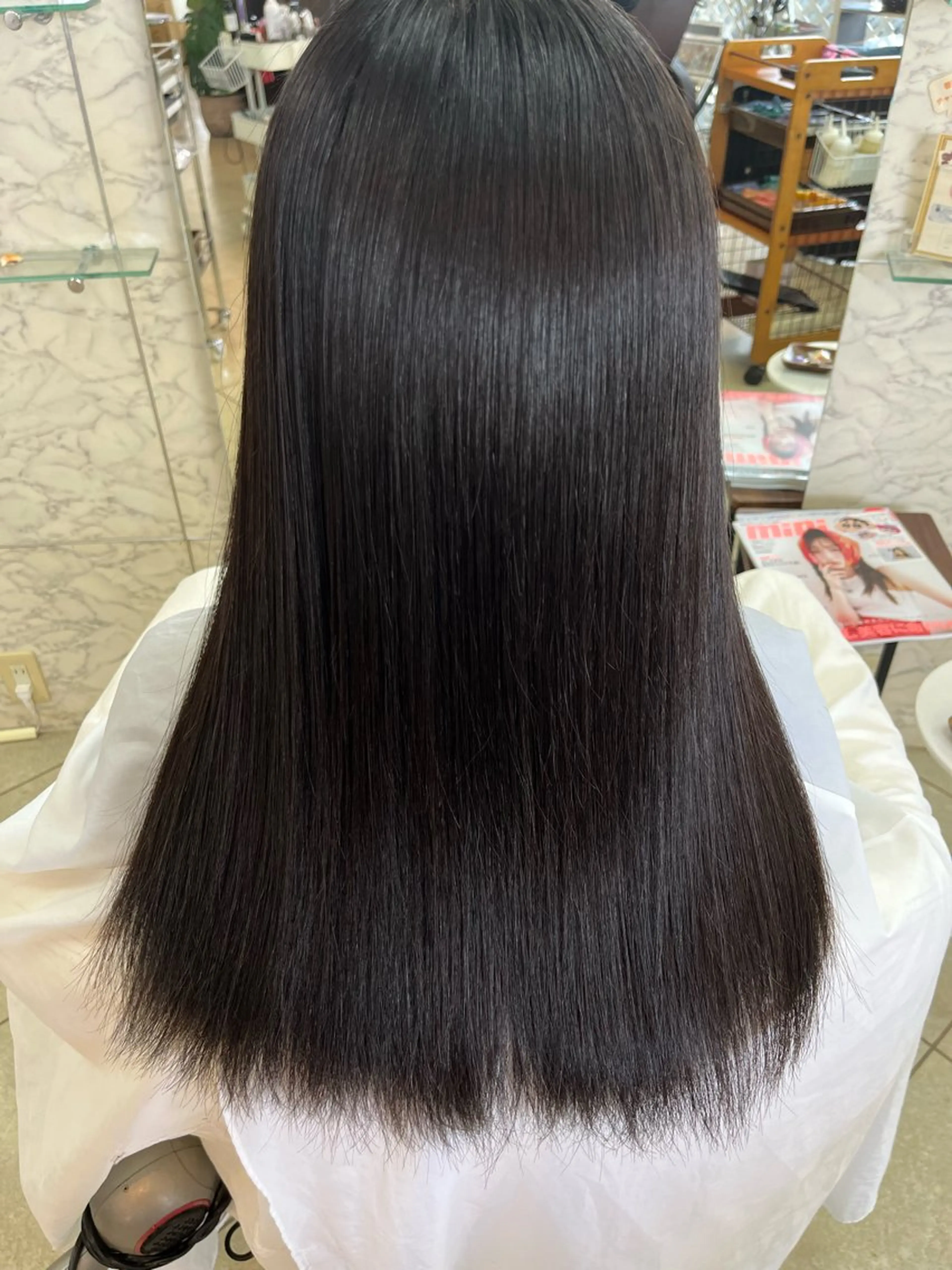 縮毛矯正＋シャンプー＋ブロー＋メンテカット(毛先を揃える程度)‎の写真