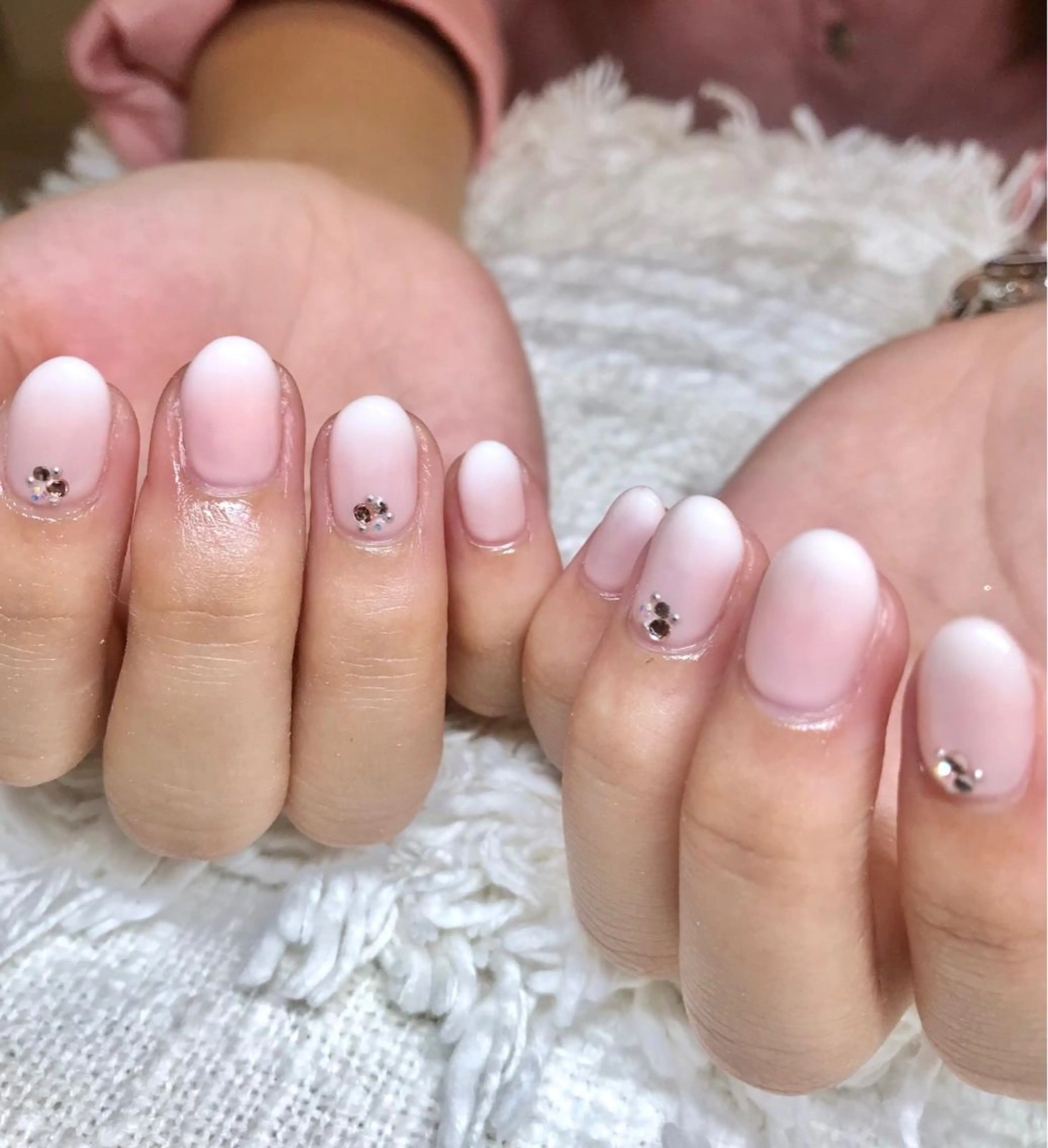 ショート パーマ ネイル ホワイト ハンドネイル ハンドケア nail&eye Aoのマツエク・マツパデザイン