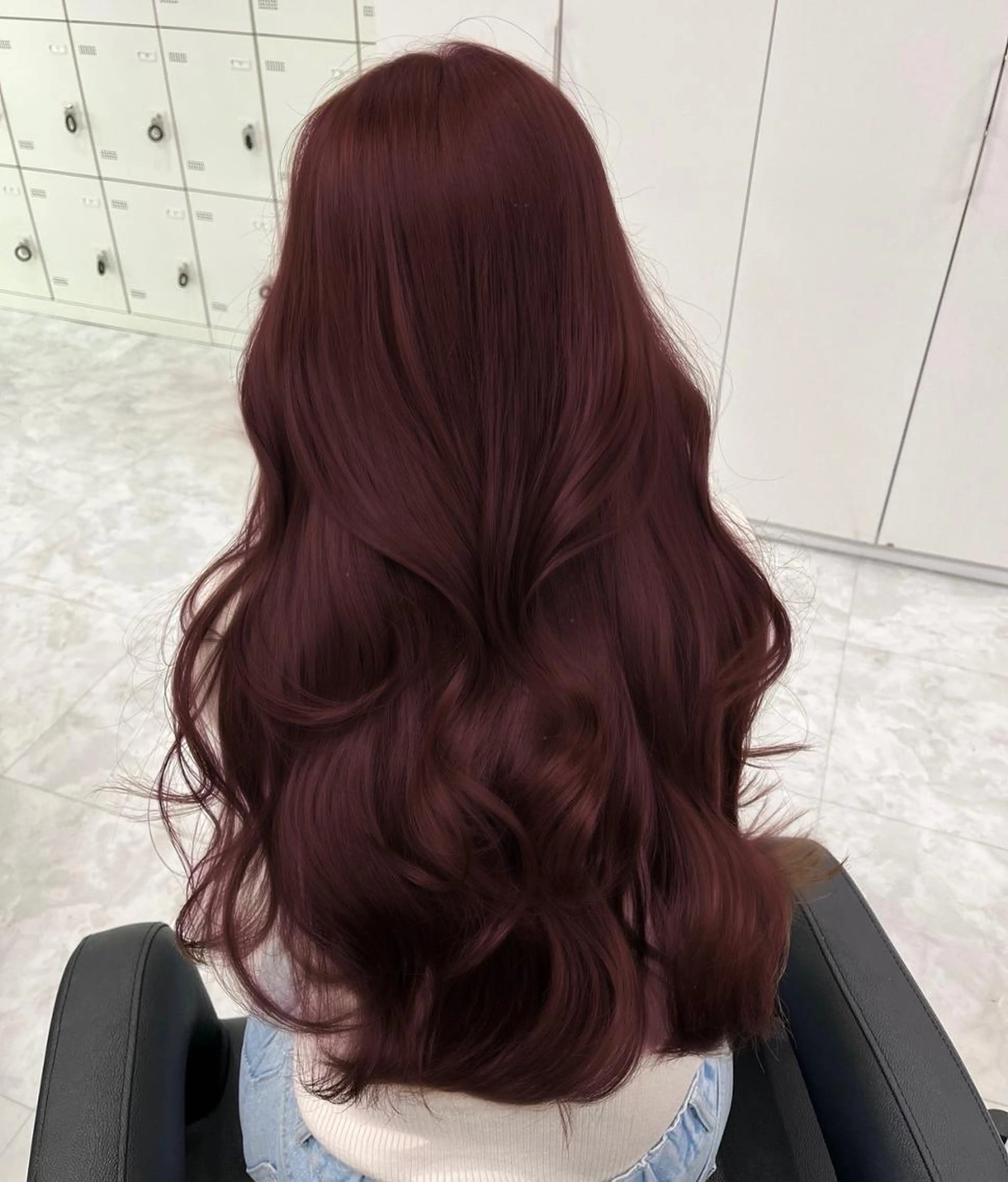 🍒たまには気分を変えて暖色系に🍒ワインレッド/ピンクカラー/ボルドーカラー【ケアカラー＋コテ巻きスタイリング】の写真