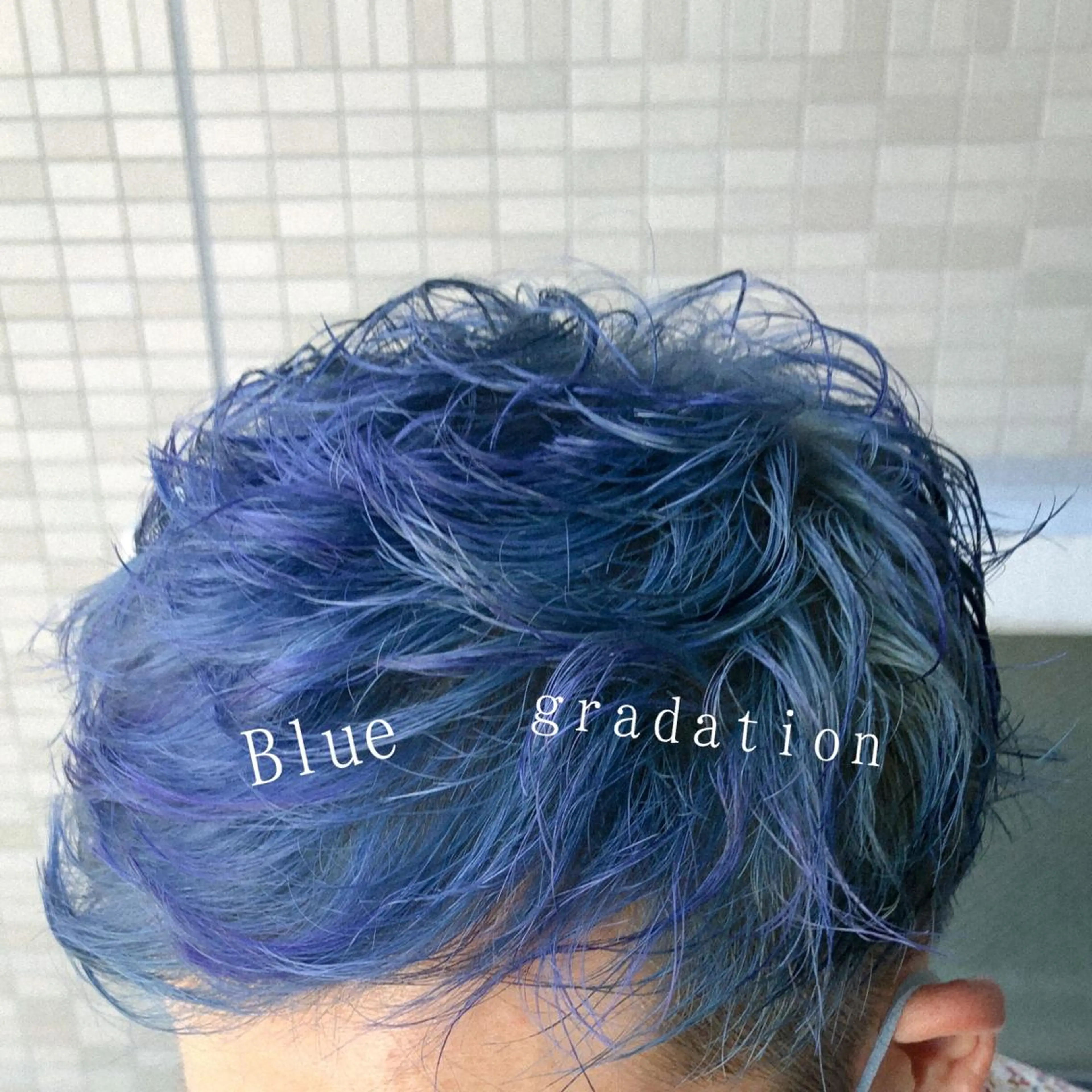 ショート カラー ブリーチ ブルーカラー グラデーションカラー パープルカラー ヘアカラー カラーパティシエ facce🌼ikoのヘアスタイル