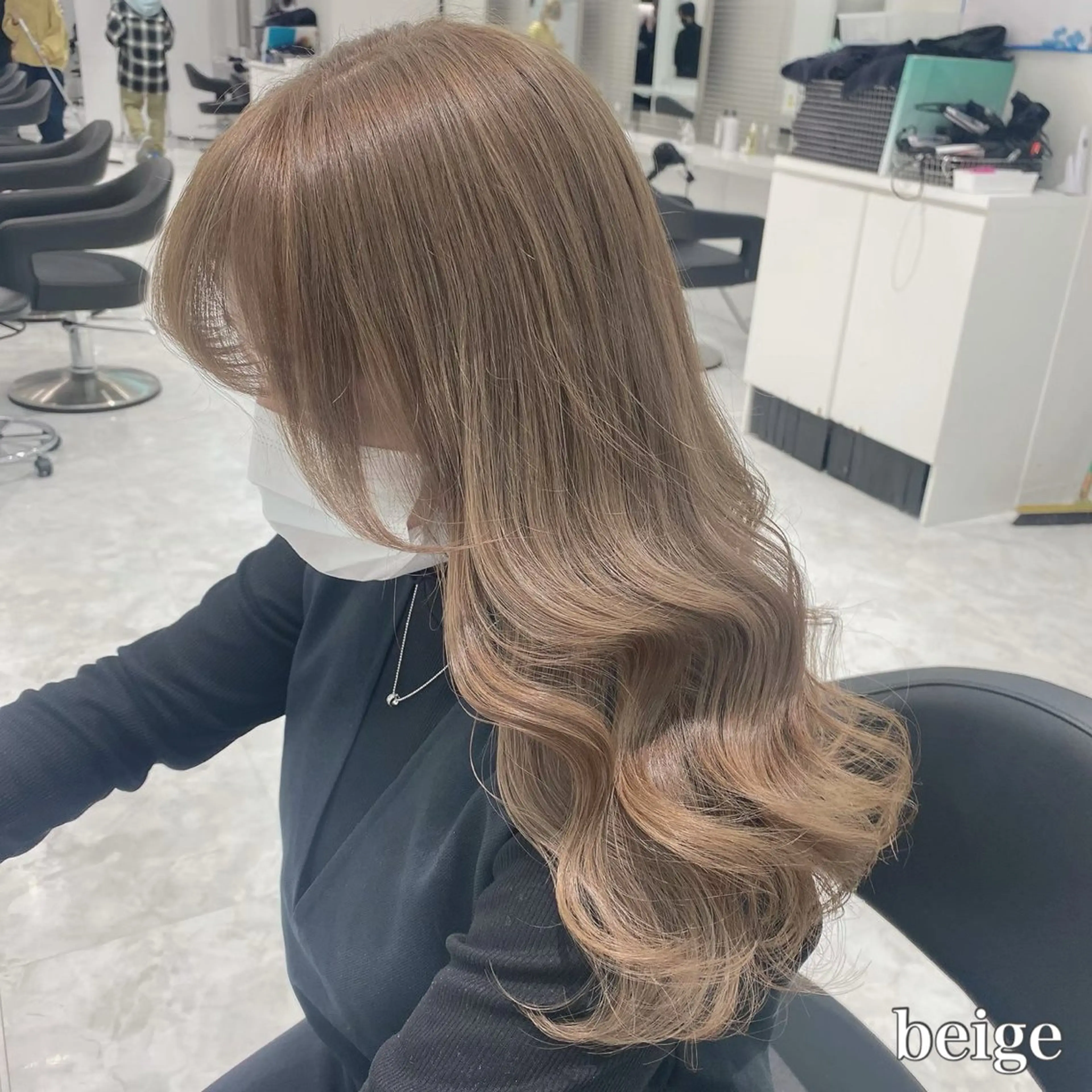 セミロング カラー ヘアアレンジ 🩵ダメージレス艶感 ハイトーン🩷のヘアスタイル