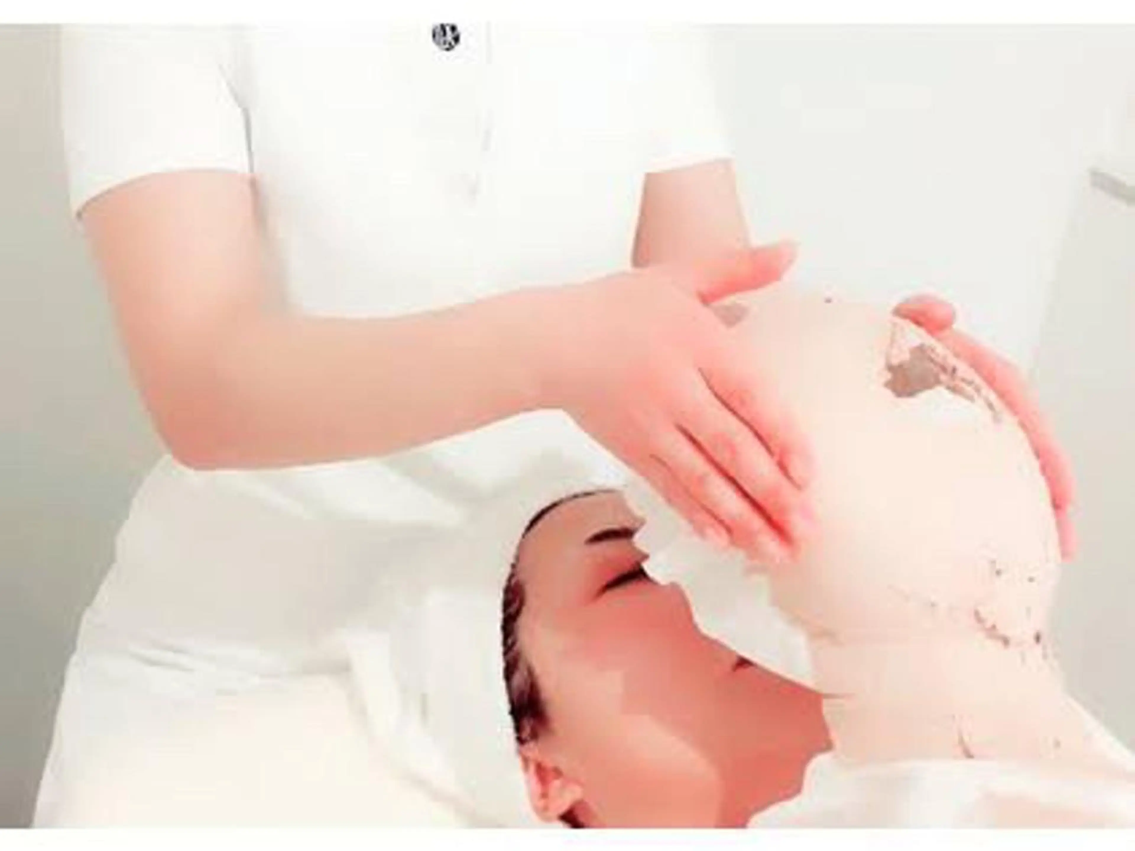 【美白・透明感ケア】又は【シワ　くすみケア】フェイシャルエステ集中ケア60分(マスク中ハンドマッサージ)の写真