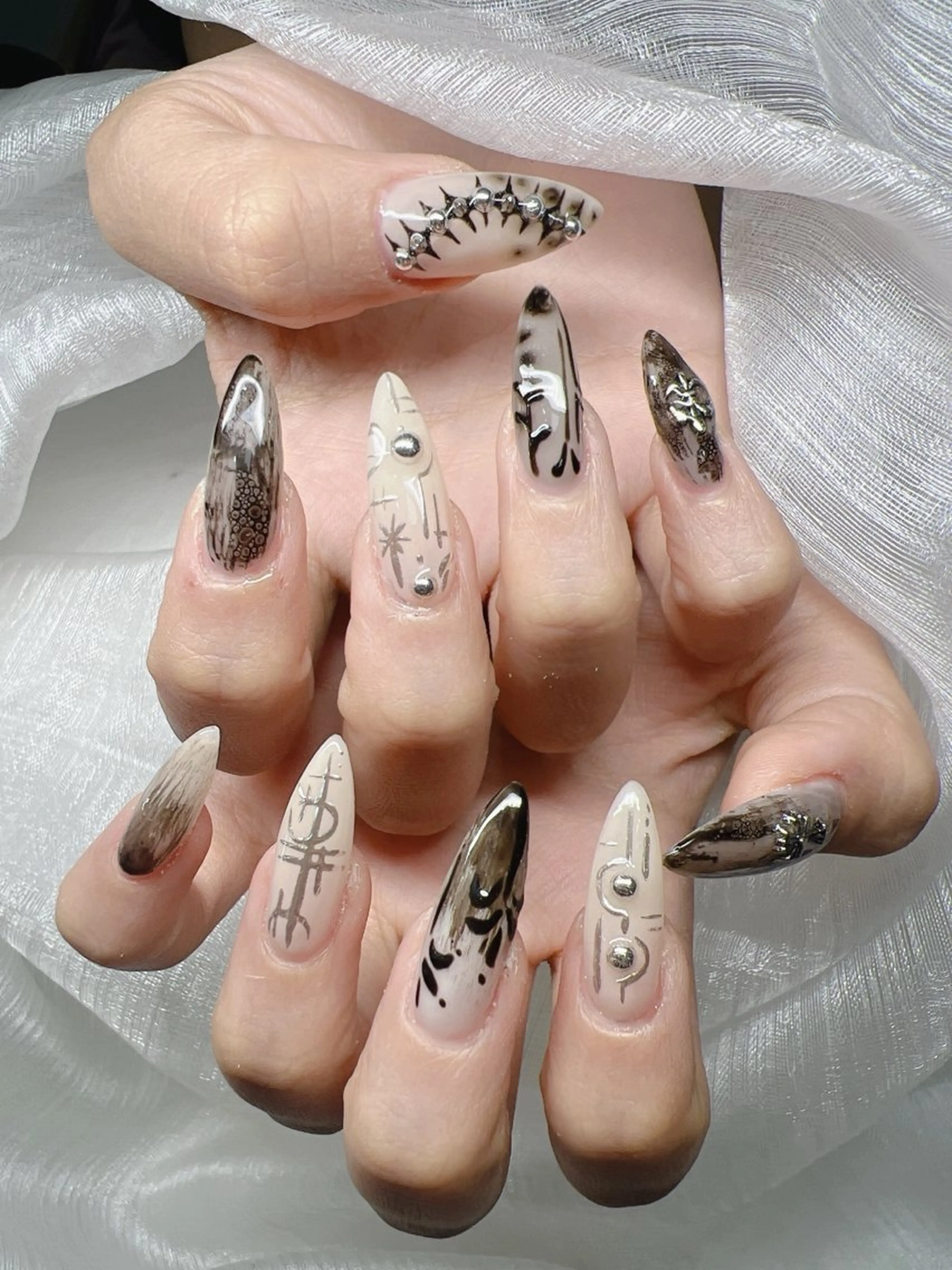 ネイル 長さ出し グラデーション 卒業式 キラキラネイル マグネットネイル ハンドネイル Lee Nails チップ長さだし専門店のネイルデザイン