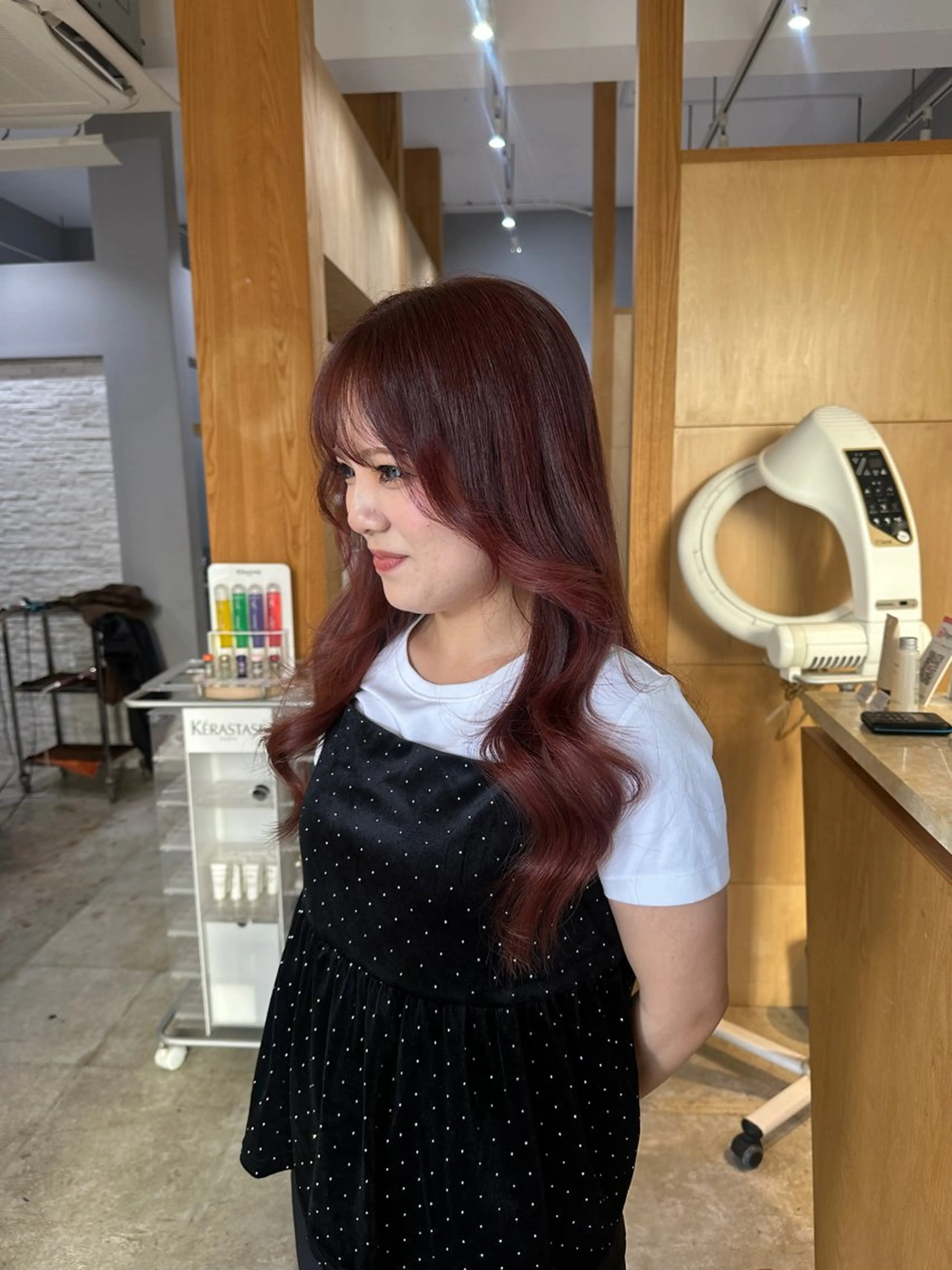 ミディアム miloc MOMOKAのヘアスタイル