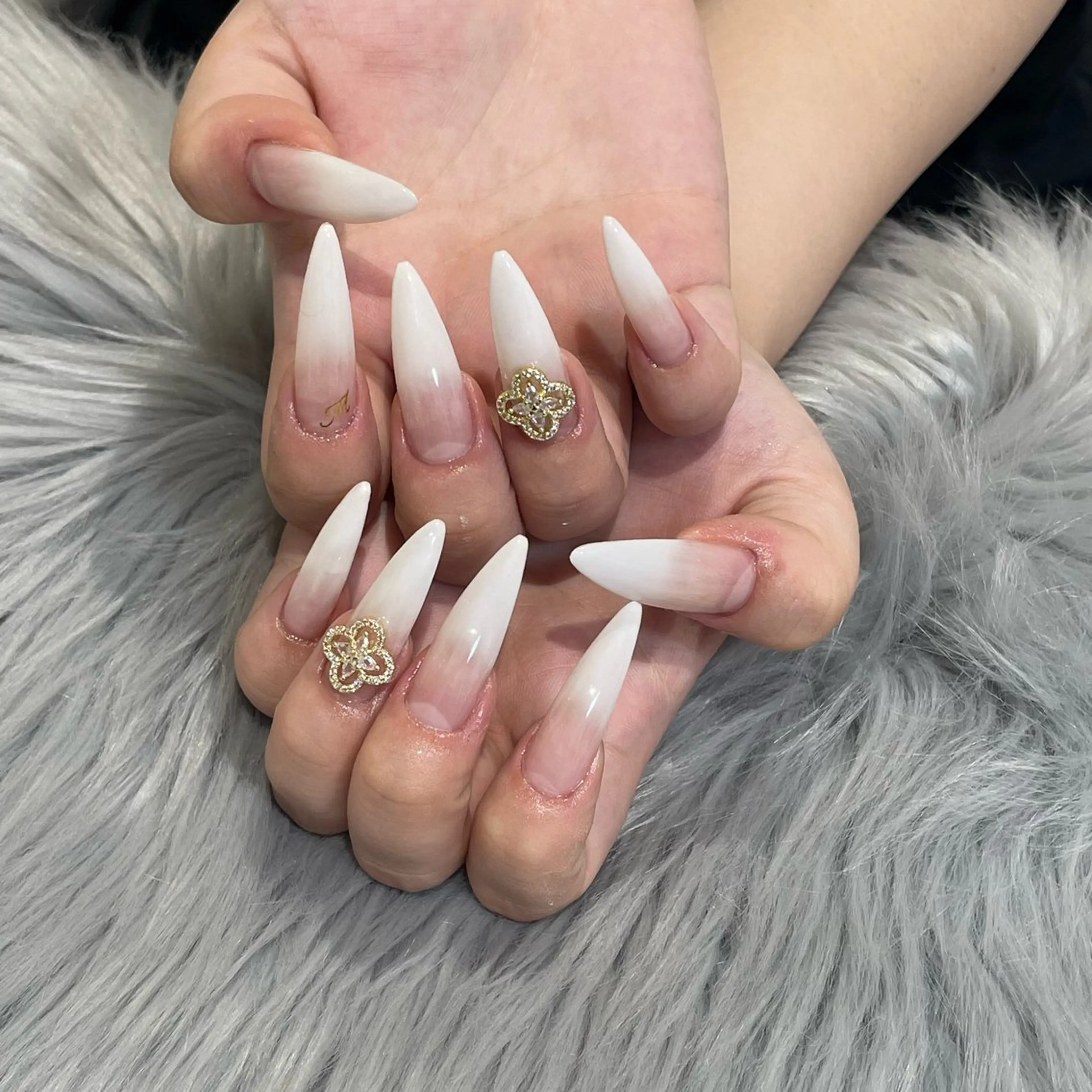 ネイル 長さ出し ラメ(グリッター) ハンドネイル RICO NAIL所属・RICO Nail パーツつけ放題🌈のネイルデザイン