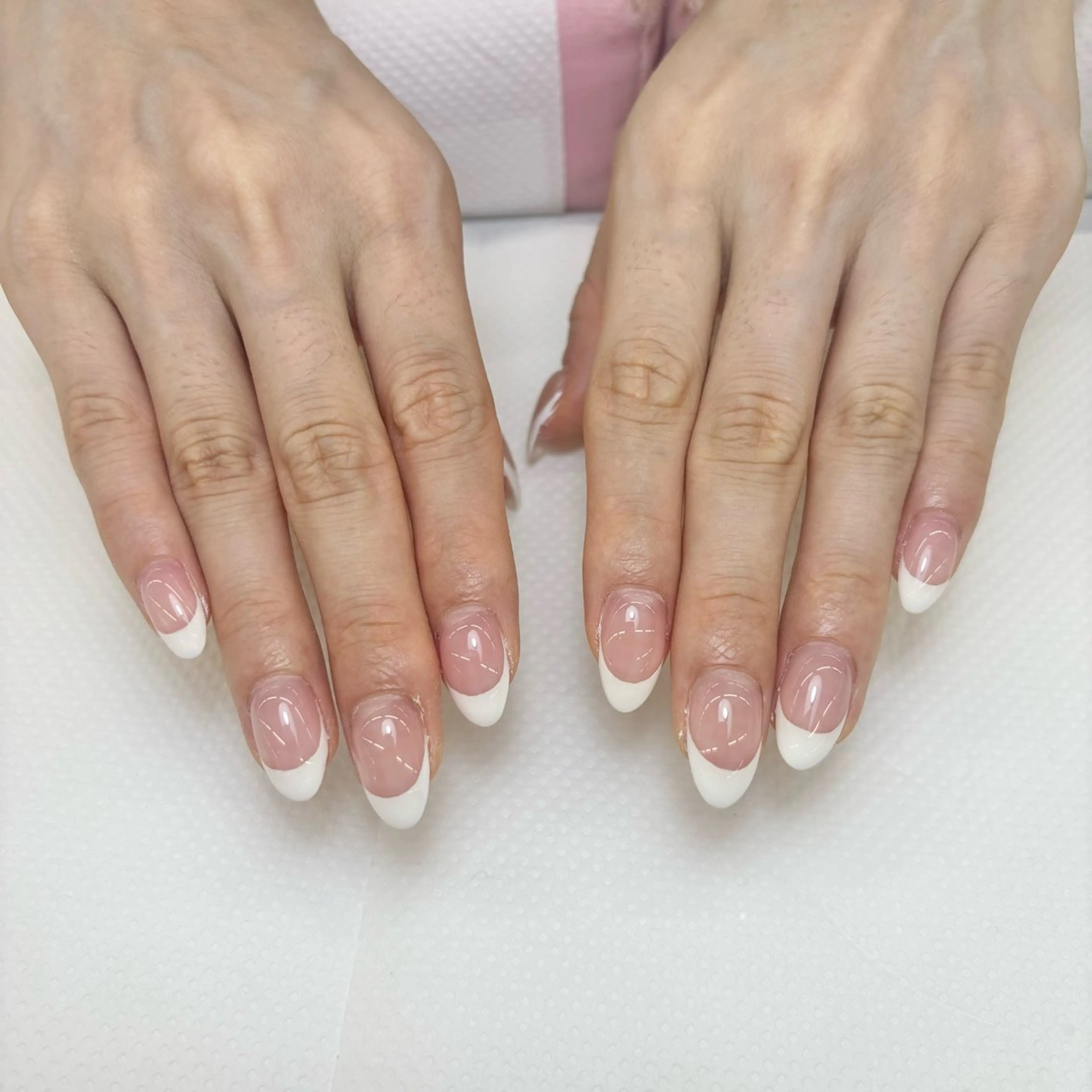 ネイル フレンチネイル ハンドネイル 【MAXKELLY】 KOBIKI🐾のネイルデザイン