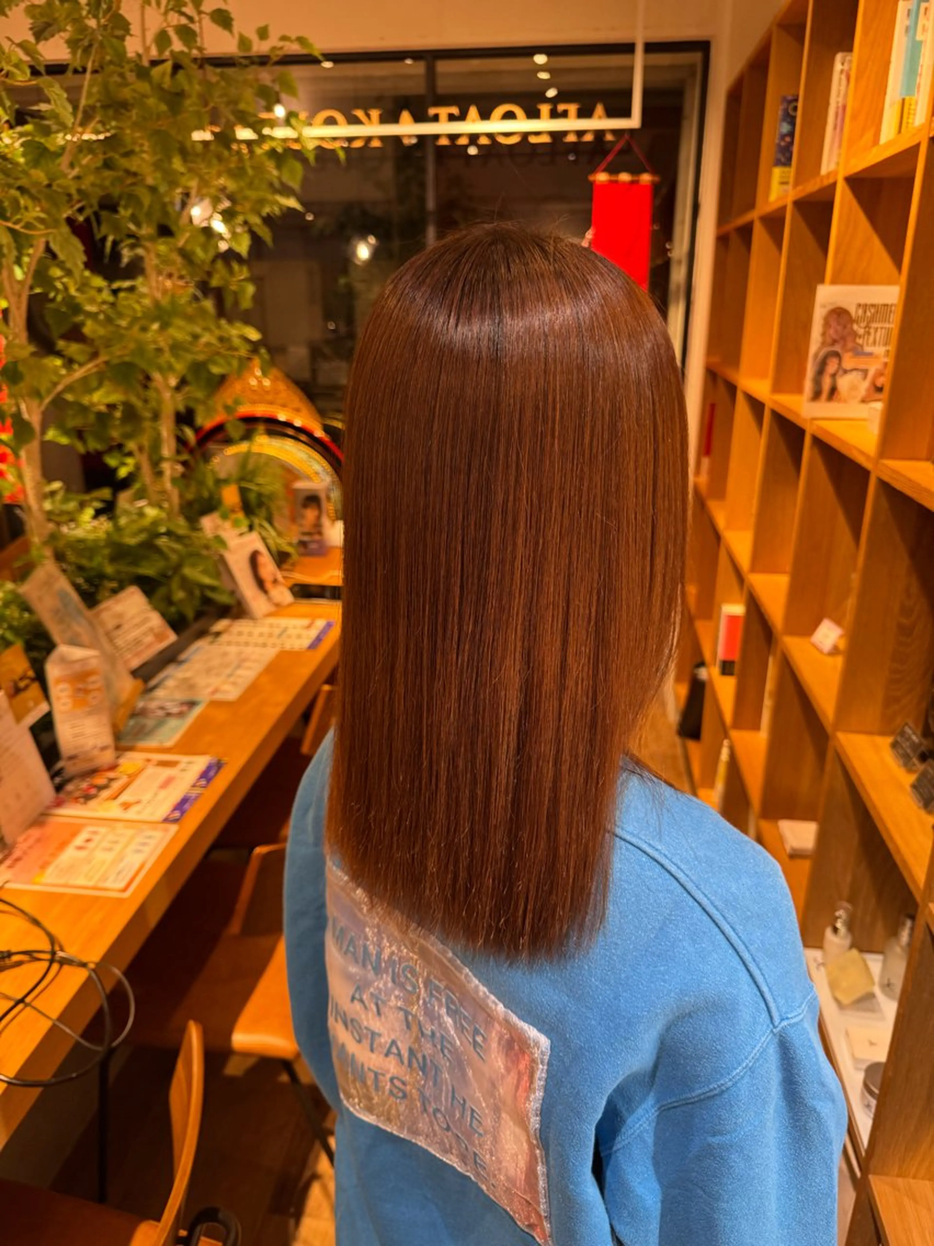 セミロング カット 縮毛矯正 トリートメント afloatkobe所属・美髪/髪質改善 川口凌弥のヘアスタイル