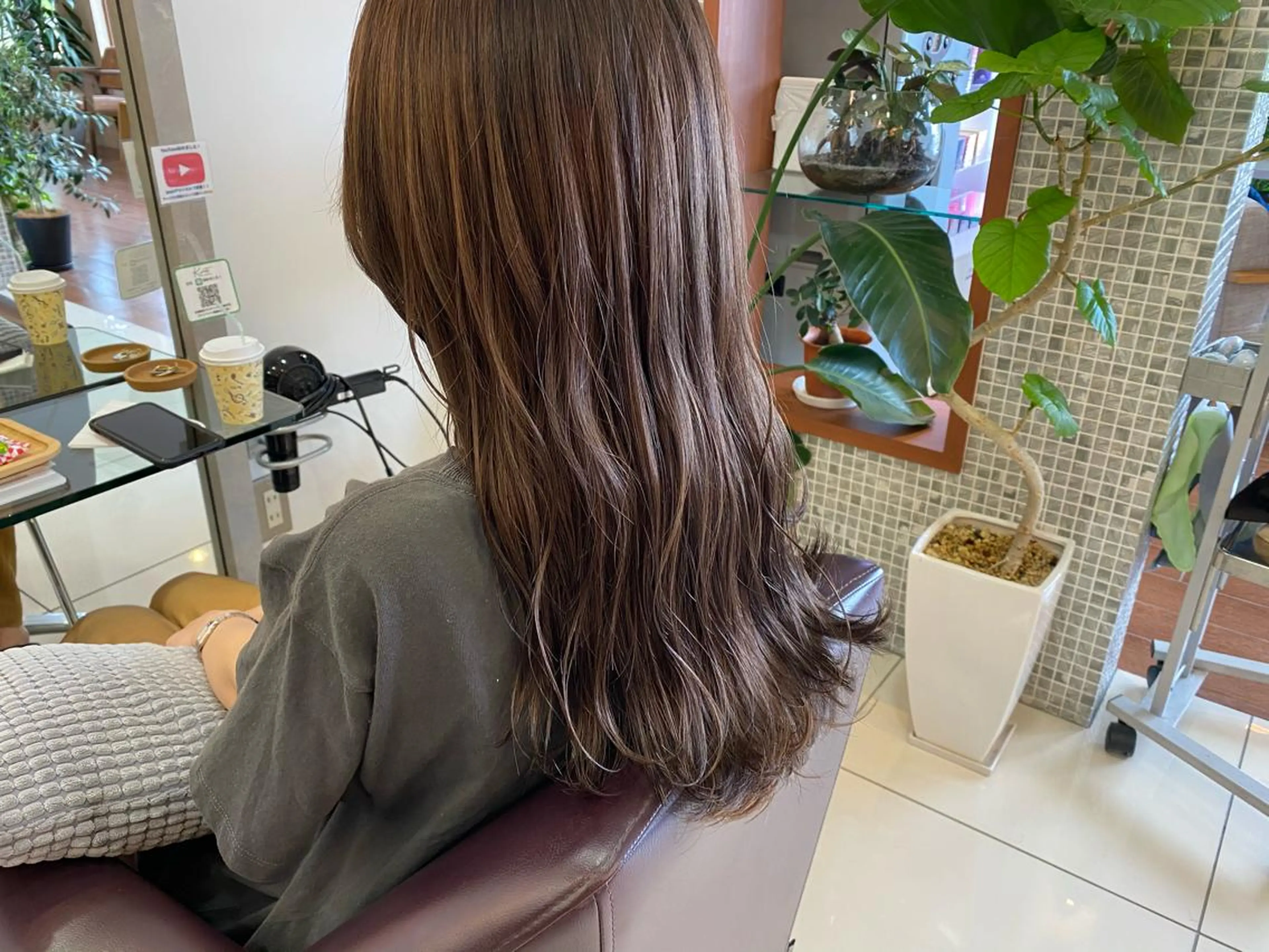 ロング カラー ブラウンカラー 透明感カラー グレージュ ロング ヘアカラー 鈴木 翔梧のヘアスタイル