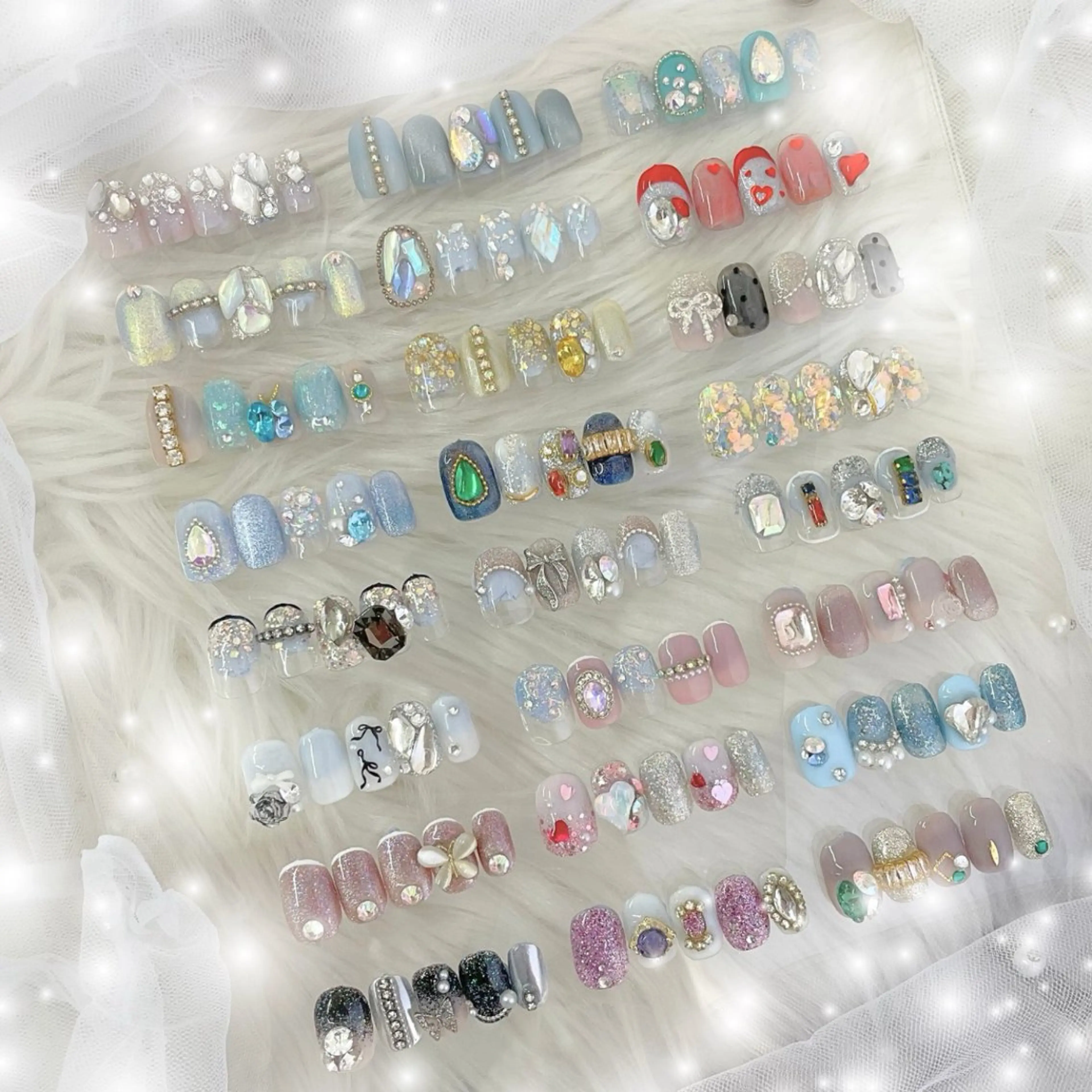 【hand】ジェル 定額ビジューデザインの写真