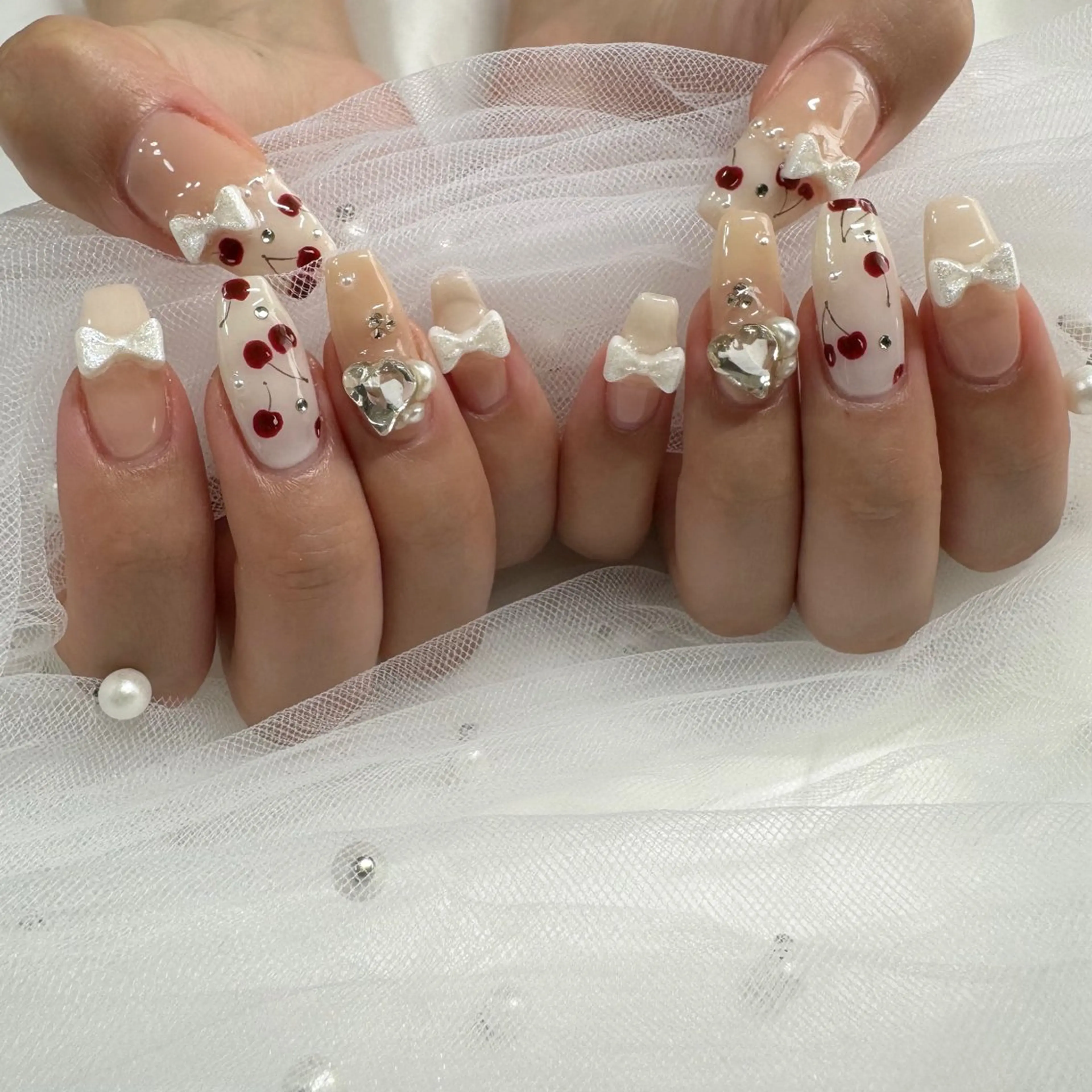 ネイル ジェルネイル ハート リボン 東 千夏のネイルデザイン