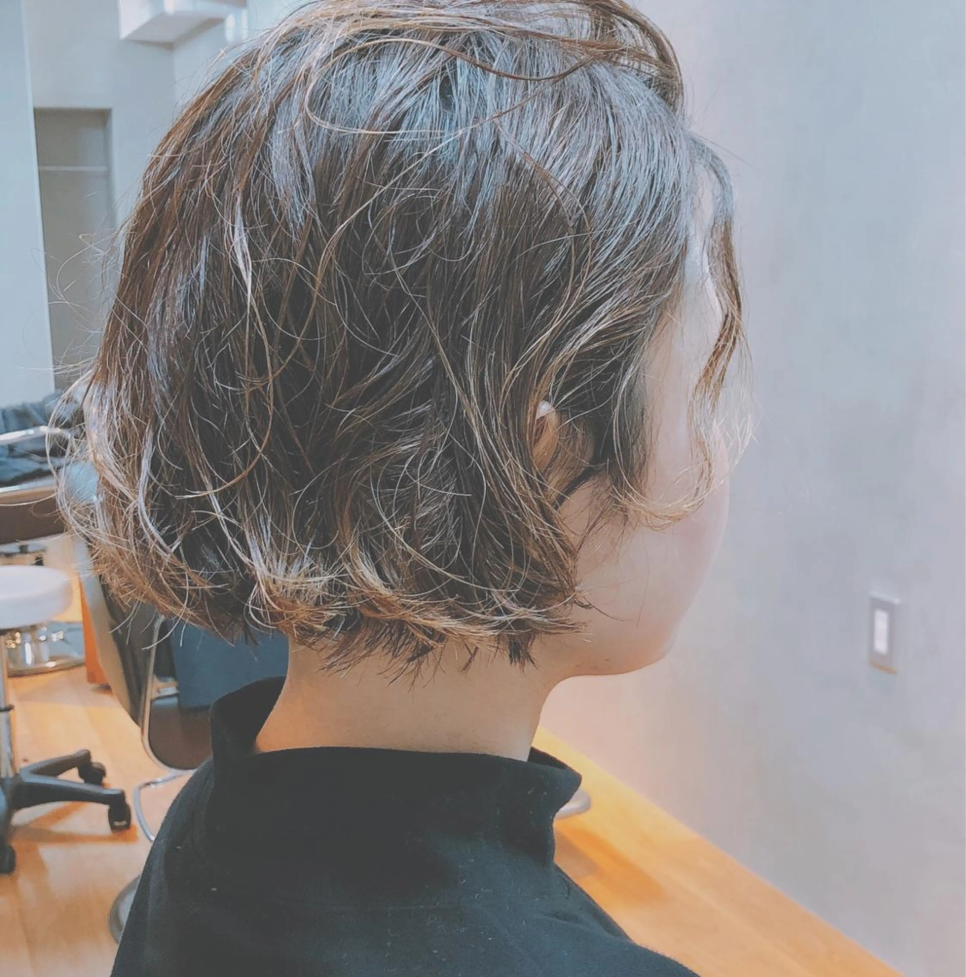 カットカラーハイライト/シャンプーブロー込み。ハイライト10​〜​15枚。の写真