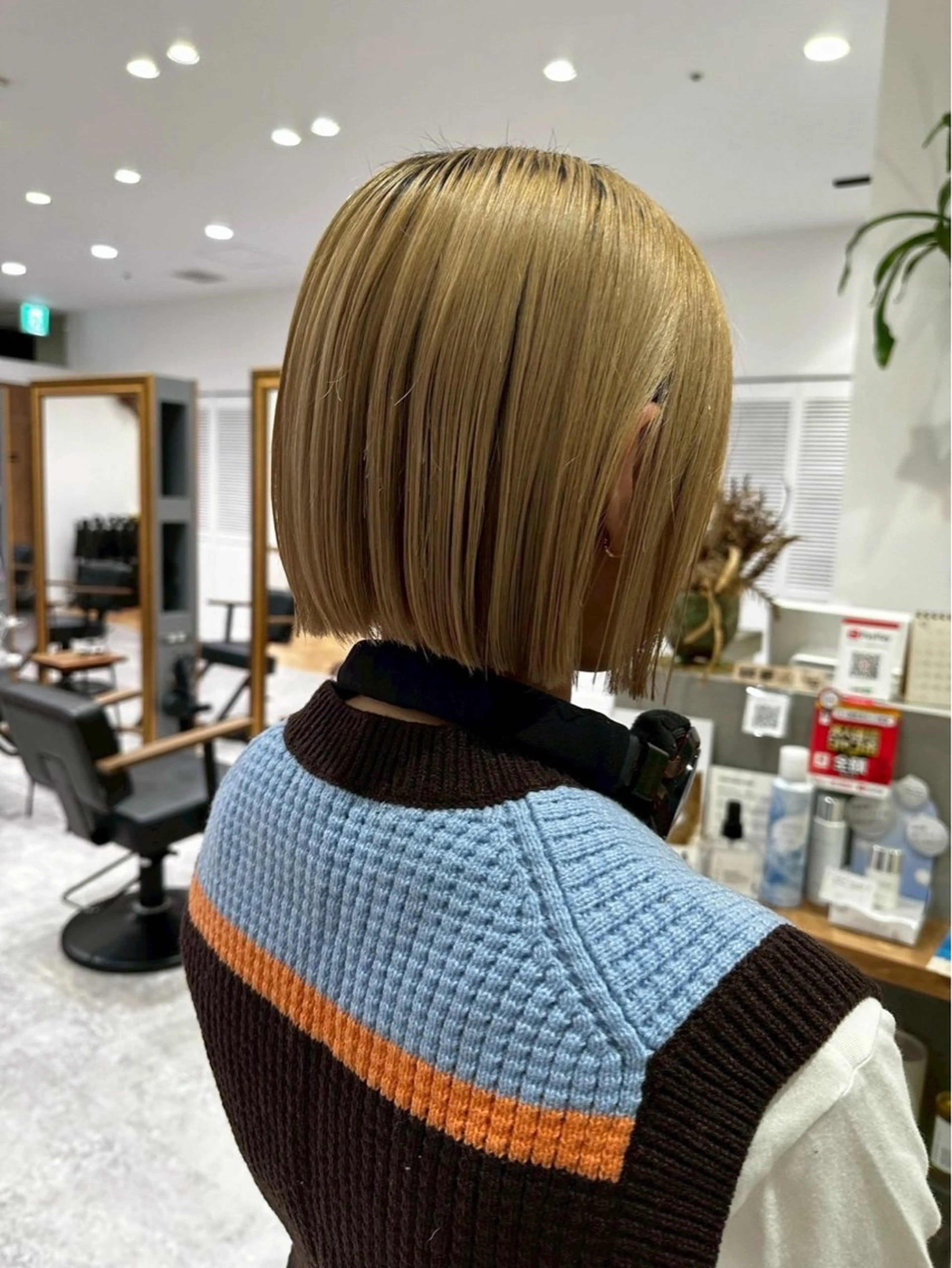 【低ダメージで明るく🌟】ケアブリーチ＋高発色カラー＋Aujua4st集中補修（韓国巻き仕上げ）の写真