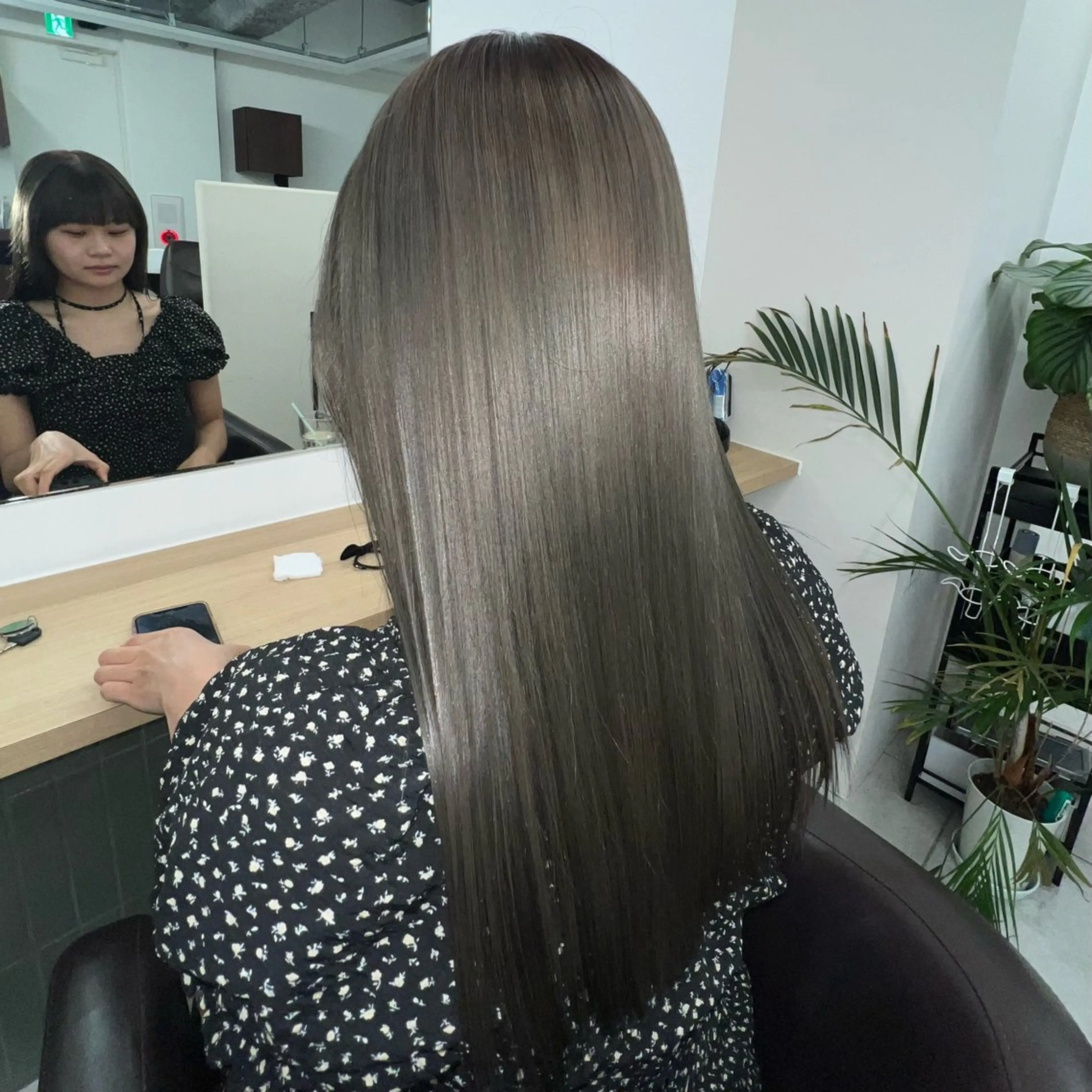 ロング カラー カット ヘアカラー トリートメント 赤みゼロ/透明感 カラー🌿KANTAのヘアスタイル