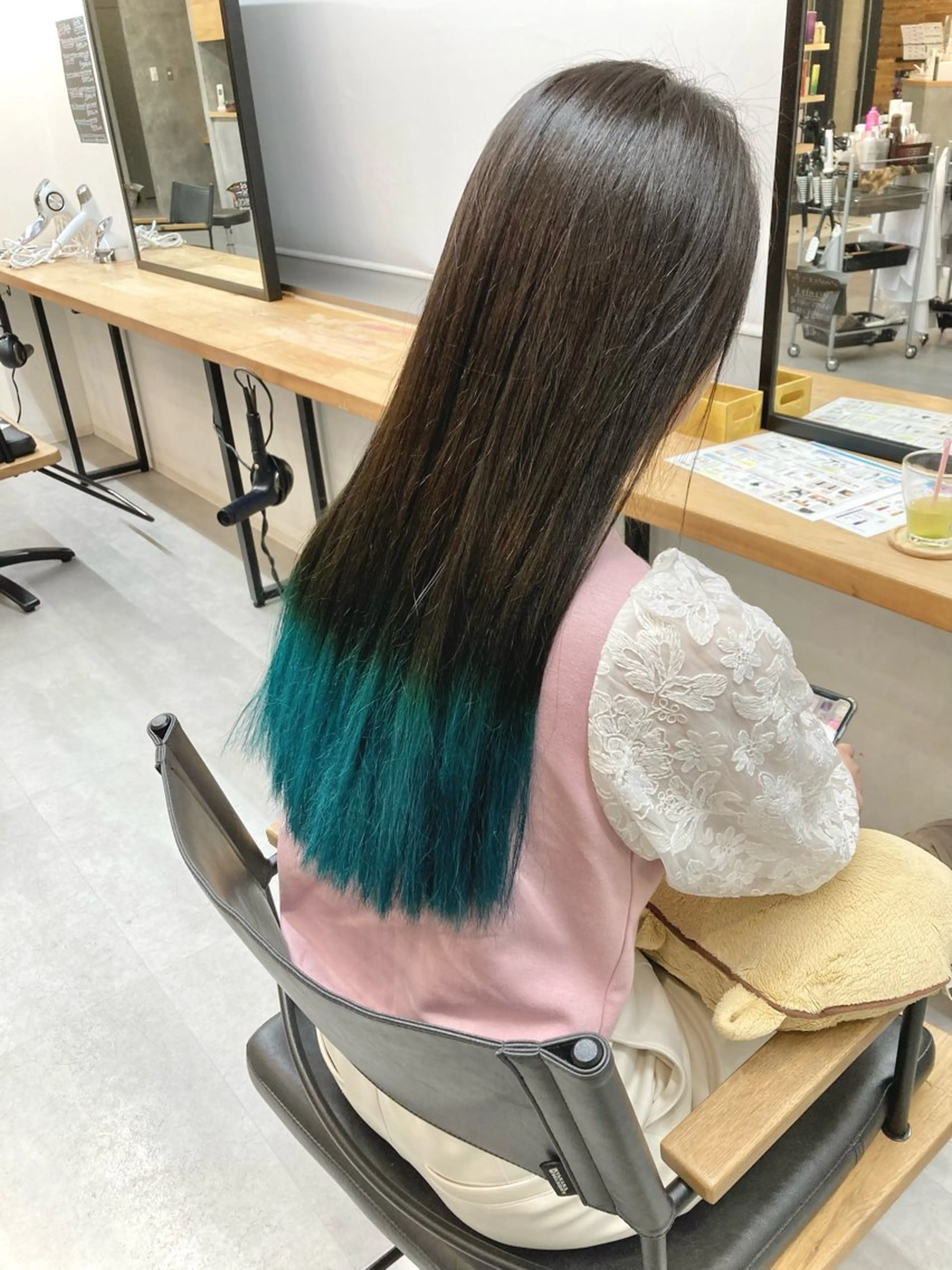 カラー ブリーチ ブルーカラー グラデーションカラー ヘアカラー トリートメント 樋口 江理香のヘアスタイル