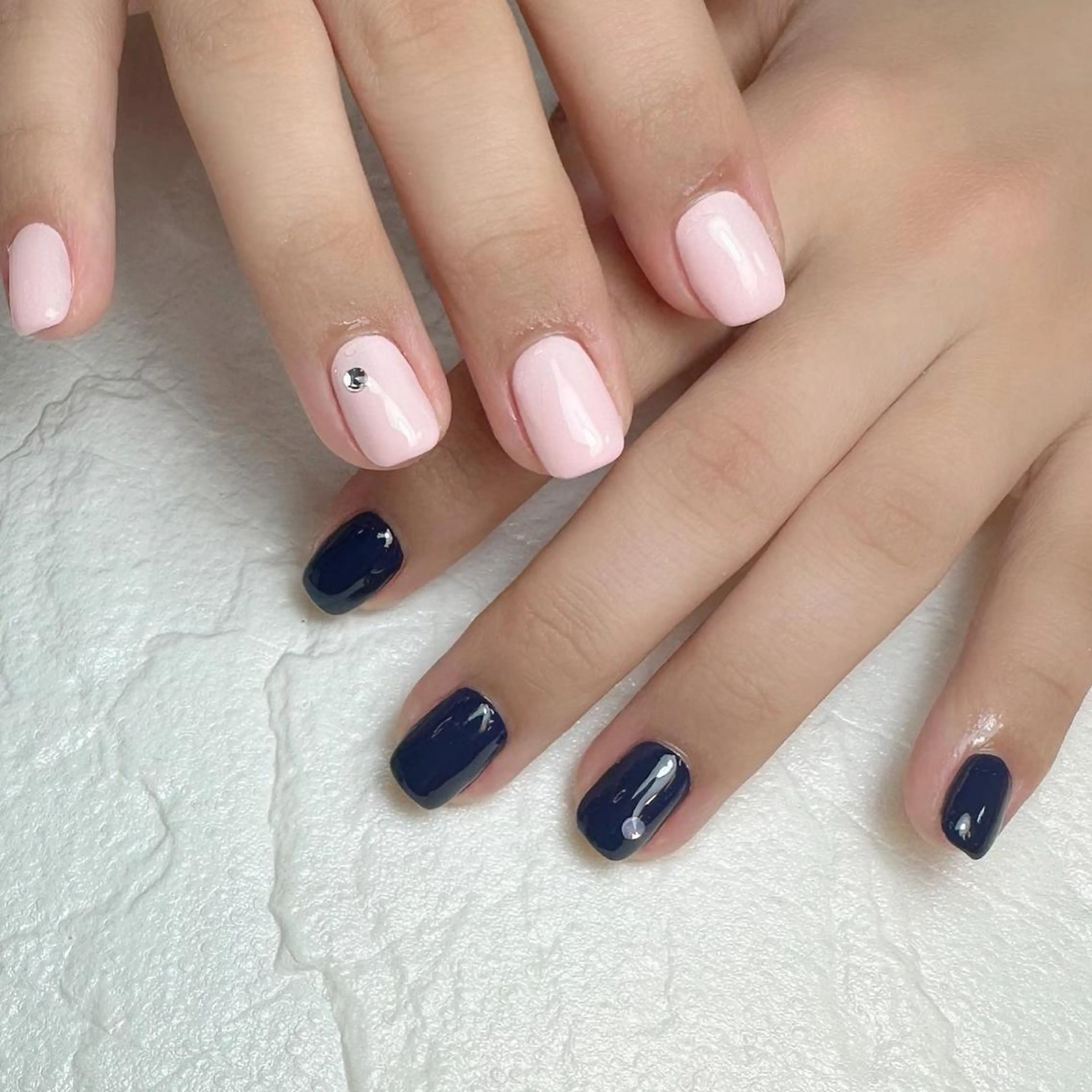 ネイル ネイビー ピンク シンプルネイル ハンドネイル Nail ameria megu所属・ameria meguのネイルデザイン
