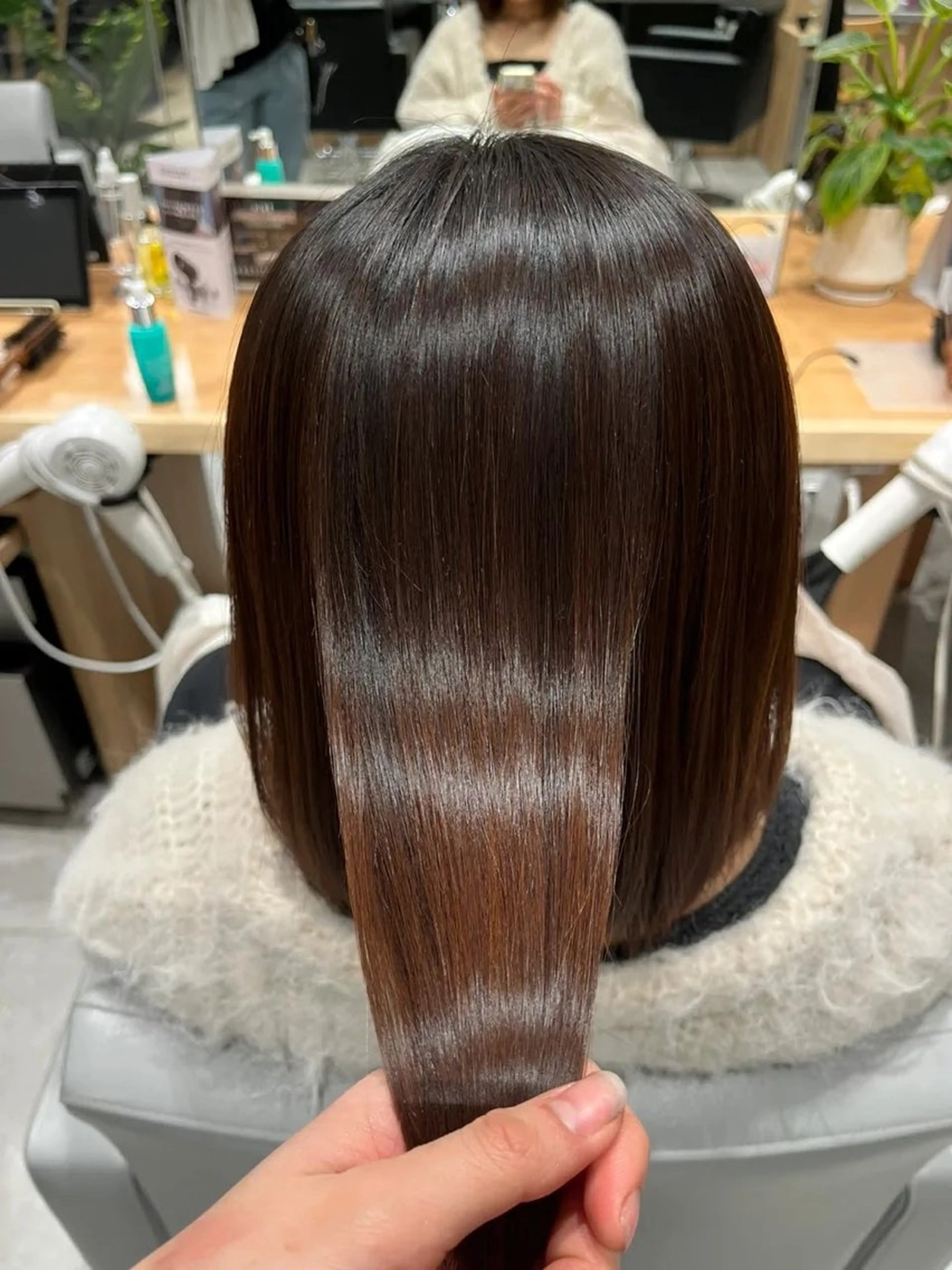 縮毛矯正 MINX 髙田凜々子 艶髪/ハイトーンのヘアスタイル