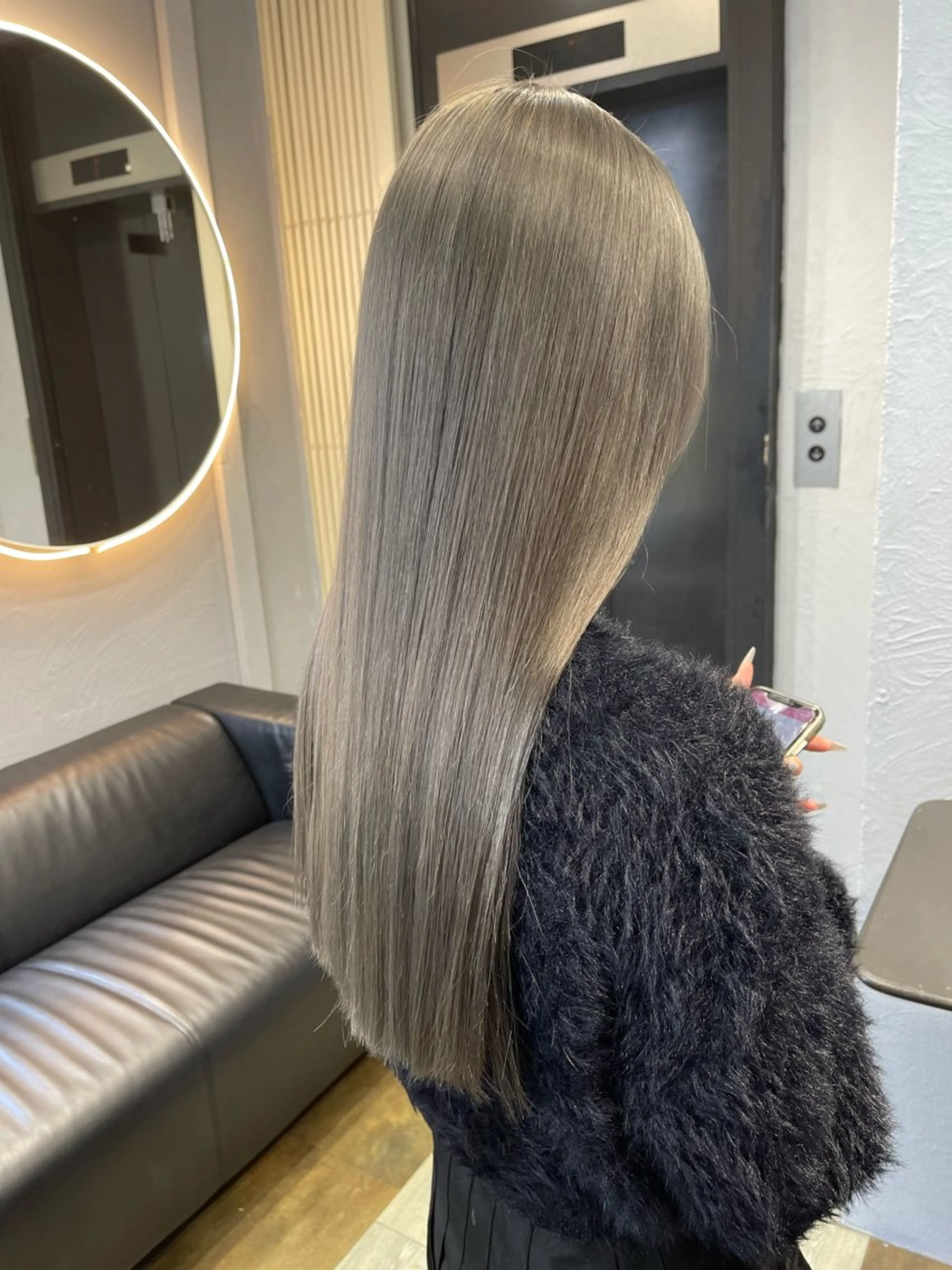 ロング カラー ブリーチ ケアブリーチ デザインカラー ダブルカラー イヤリングカラー TATSUブリーチ/ ミルクティーベージュのヘアスタイル