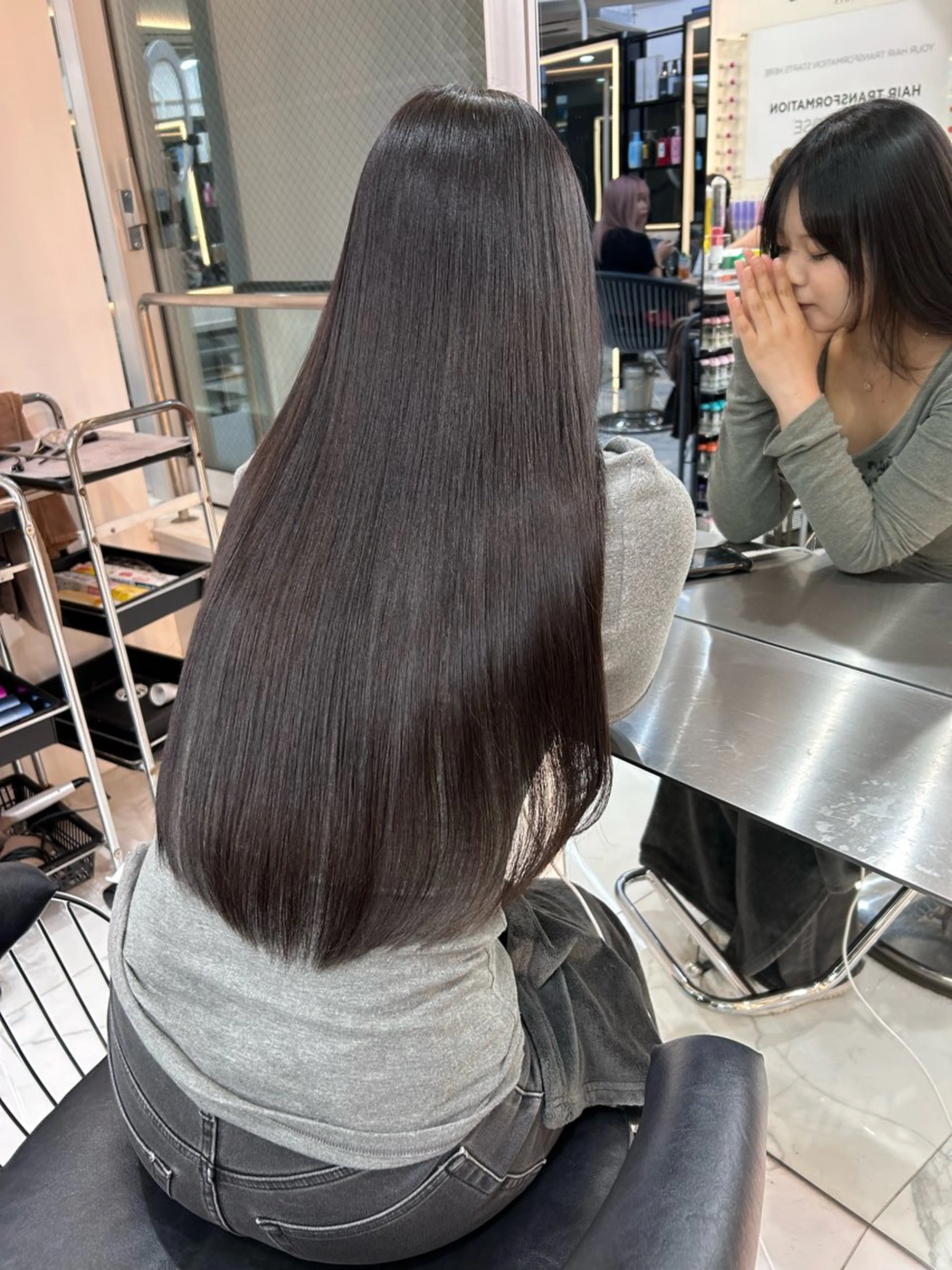 カラー ナズ ナズのヘアスタイル