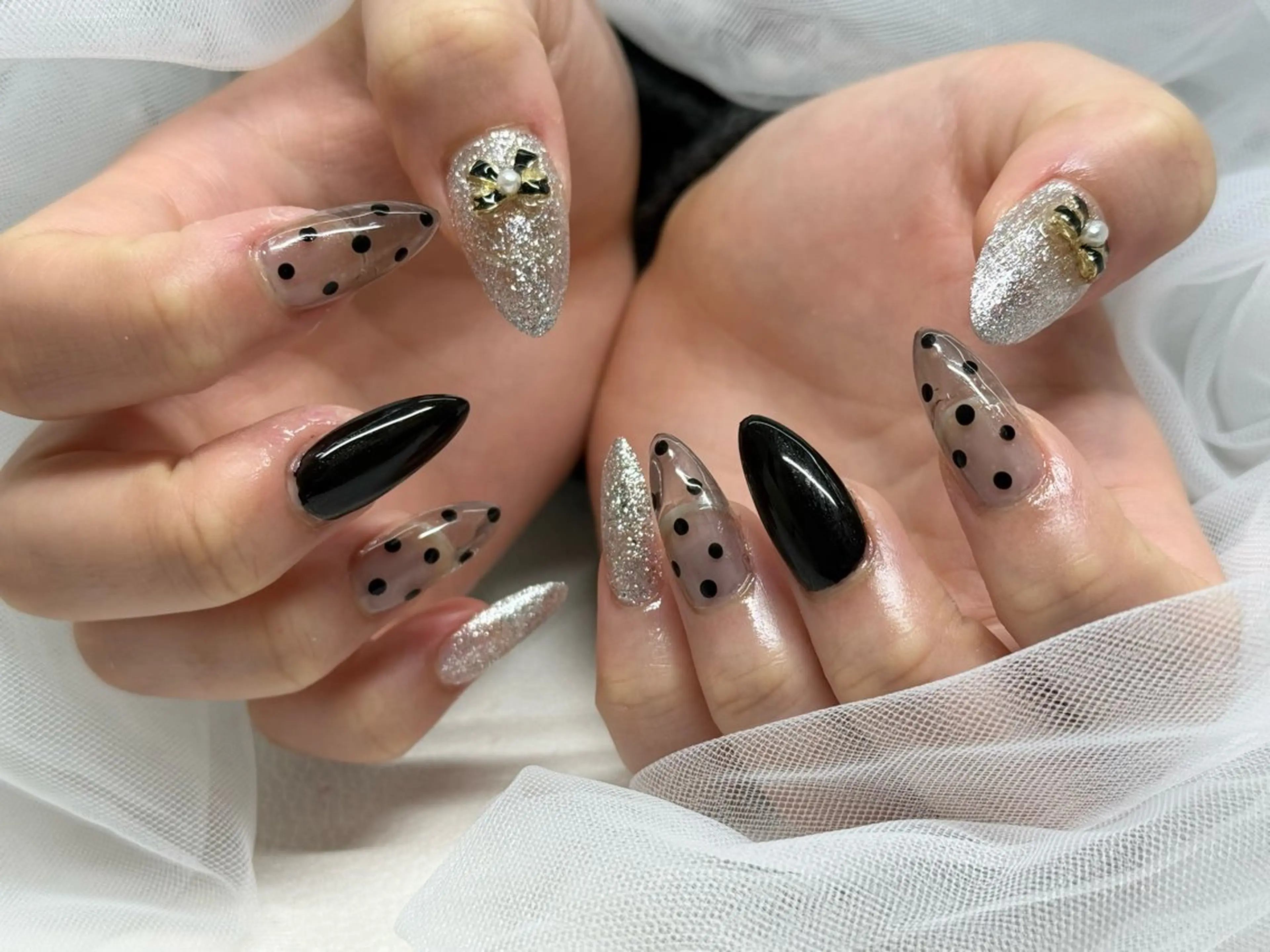 ネイル ドット ラメ(グリッター) ロングネイル リボン ネイルチップ salone Regina 【サローネ　レジーナ】所属・Regina Marinaのネイルデザイン