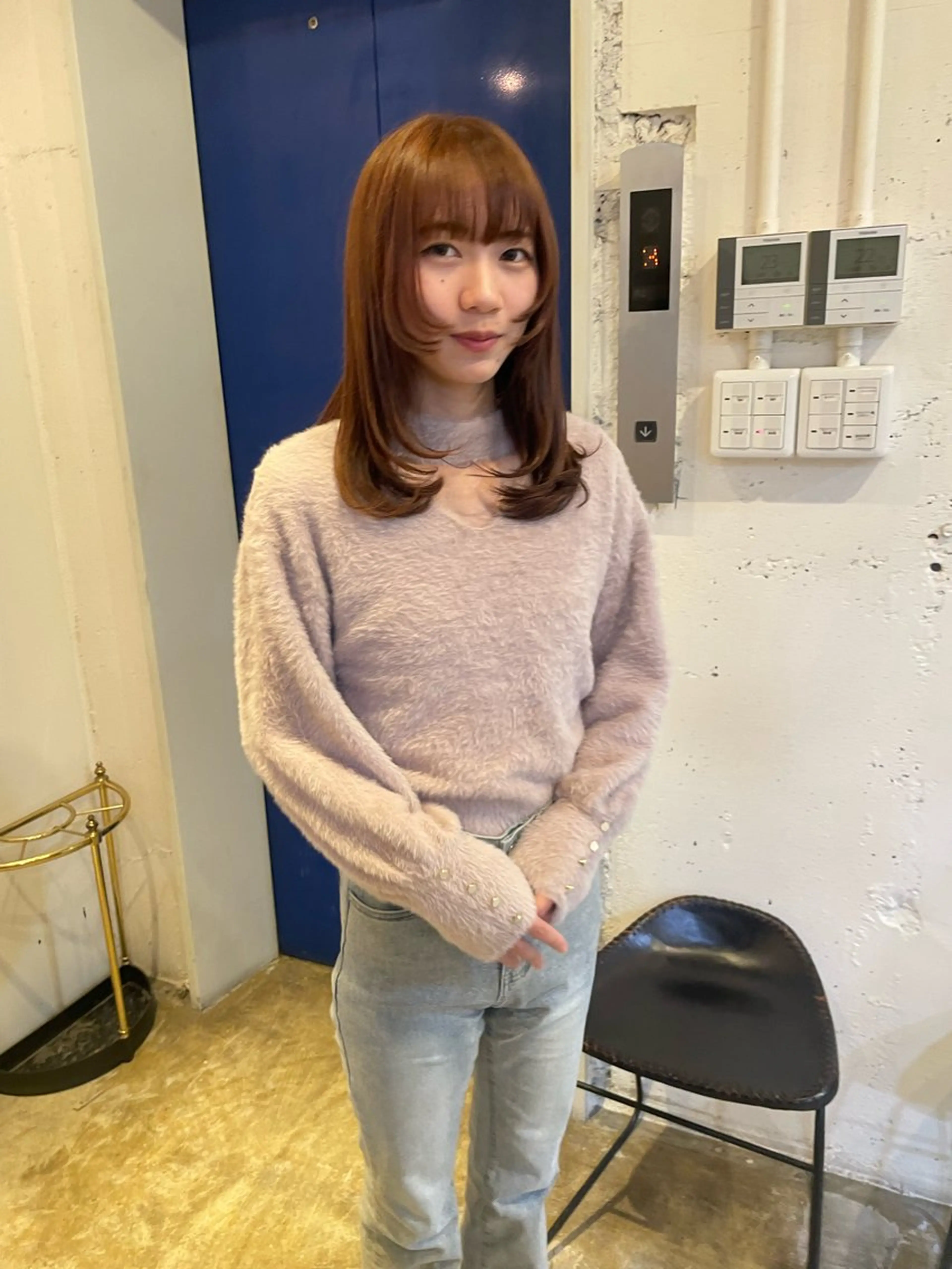 セミロング カラー ベージュカラー レイヤーカット ヘアカラー トリートメント MIOベージュカラー 柔らかいカラーのヘアスタイル