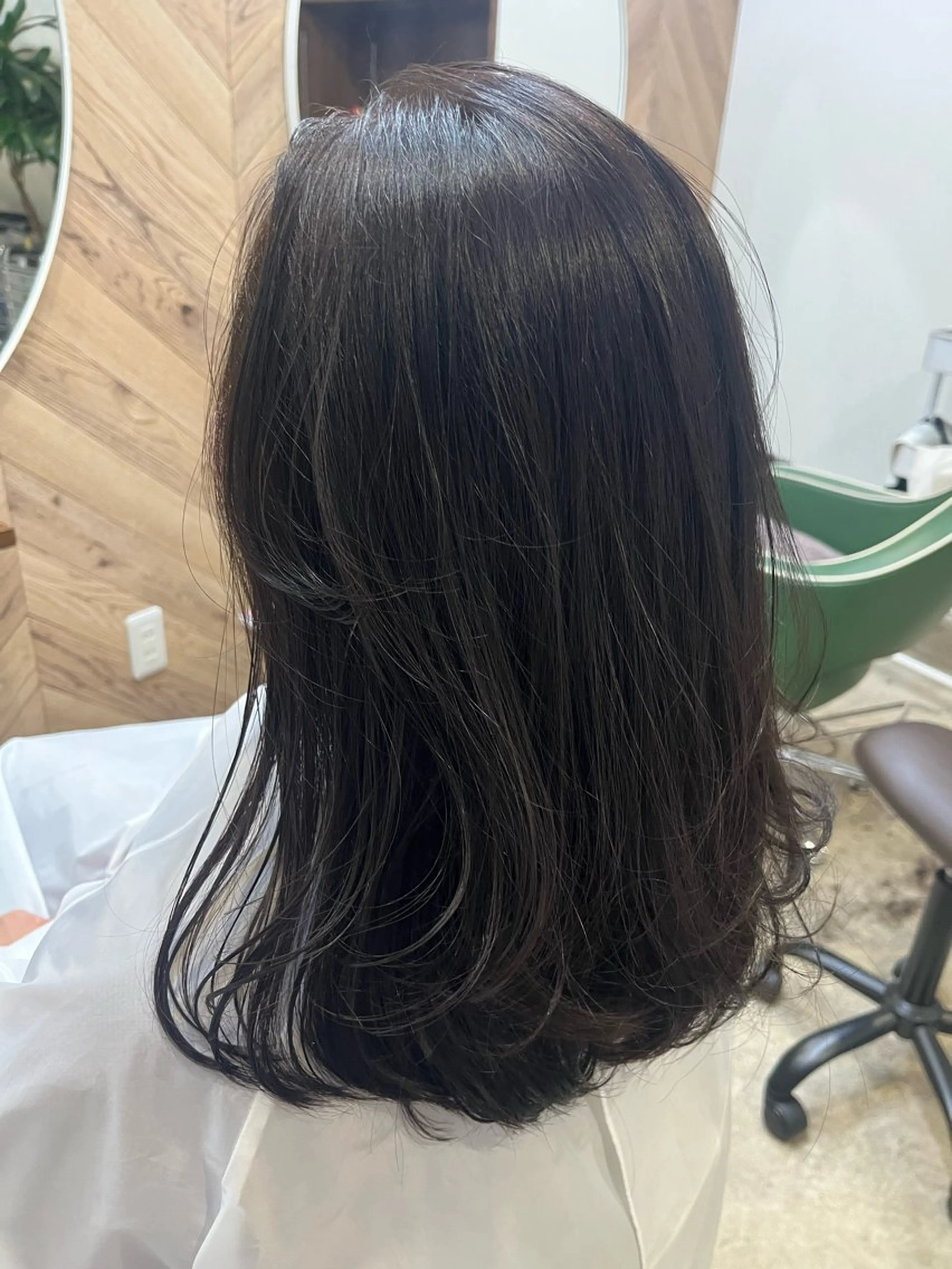 ミディアム カラー ミディアムレイヤー 黒髪 レイヤーカット カット ヘアカラー トリートメント ron所属・FUNAKOSHI MADOKAのヘアスタイル